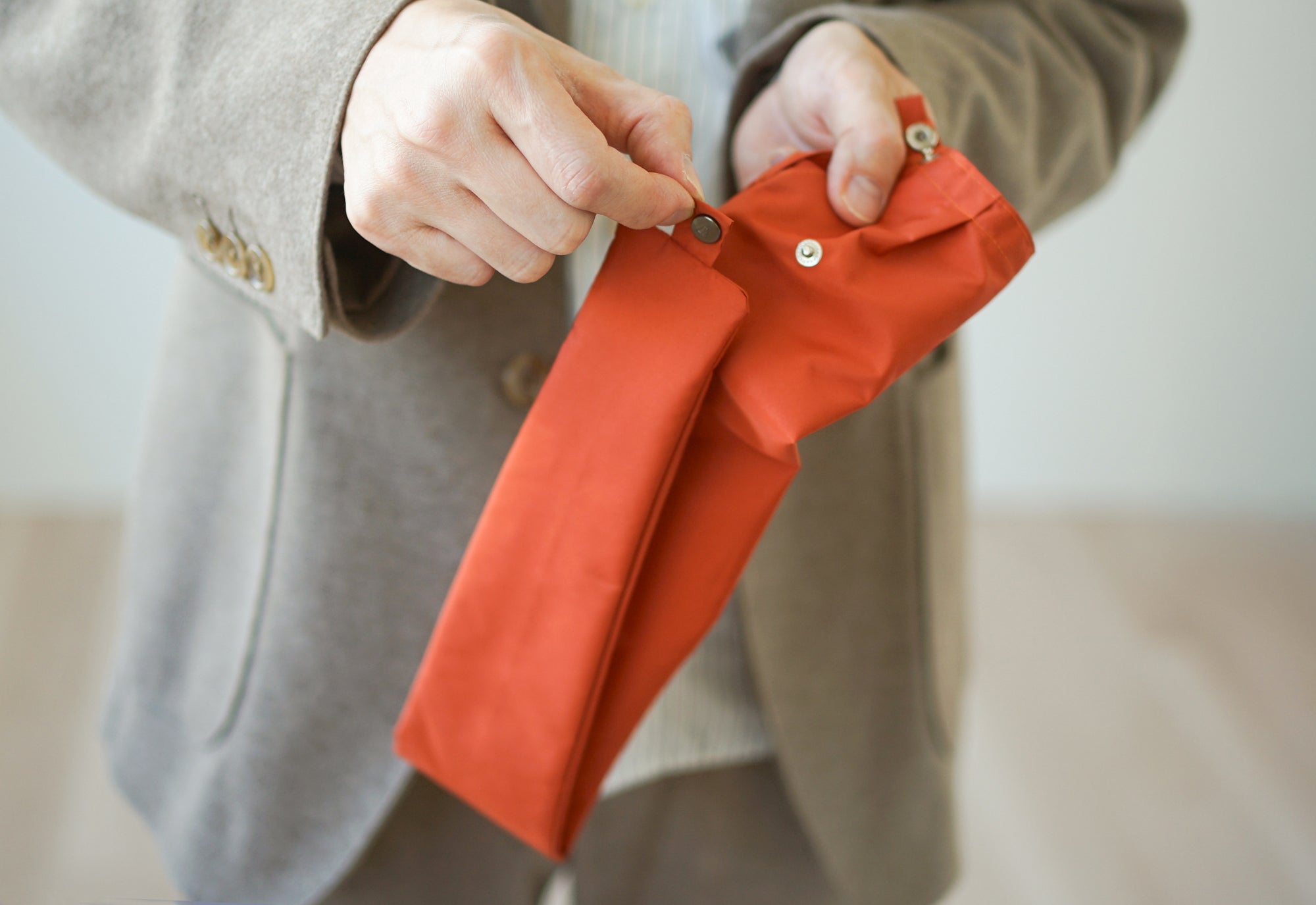 折りたたみ傘 メンズ 雨傘 丈夫で風に強い、10本骨の二つ折り