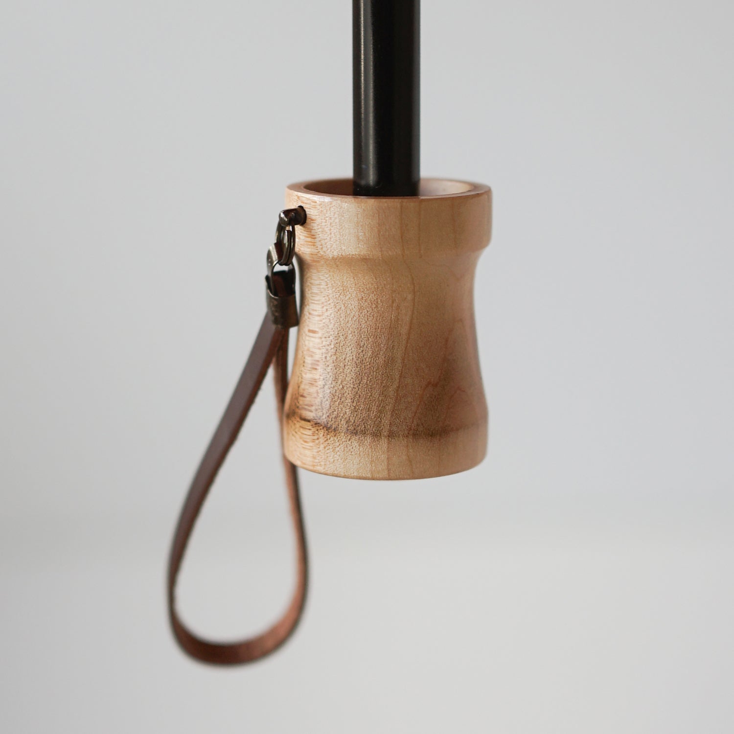 折りたたみ傘 メンズ 雨傘 天然の風合いがナチュラルで、持ちやすいハンドル