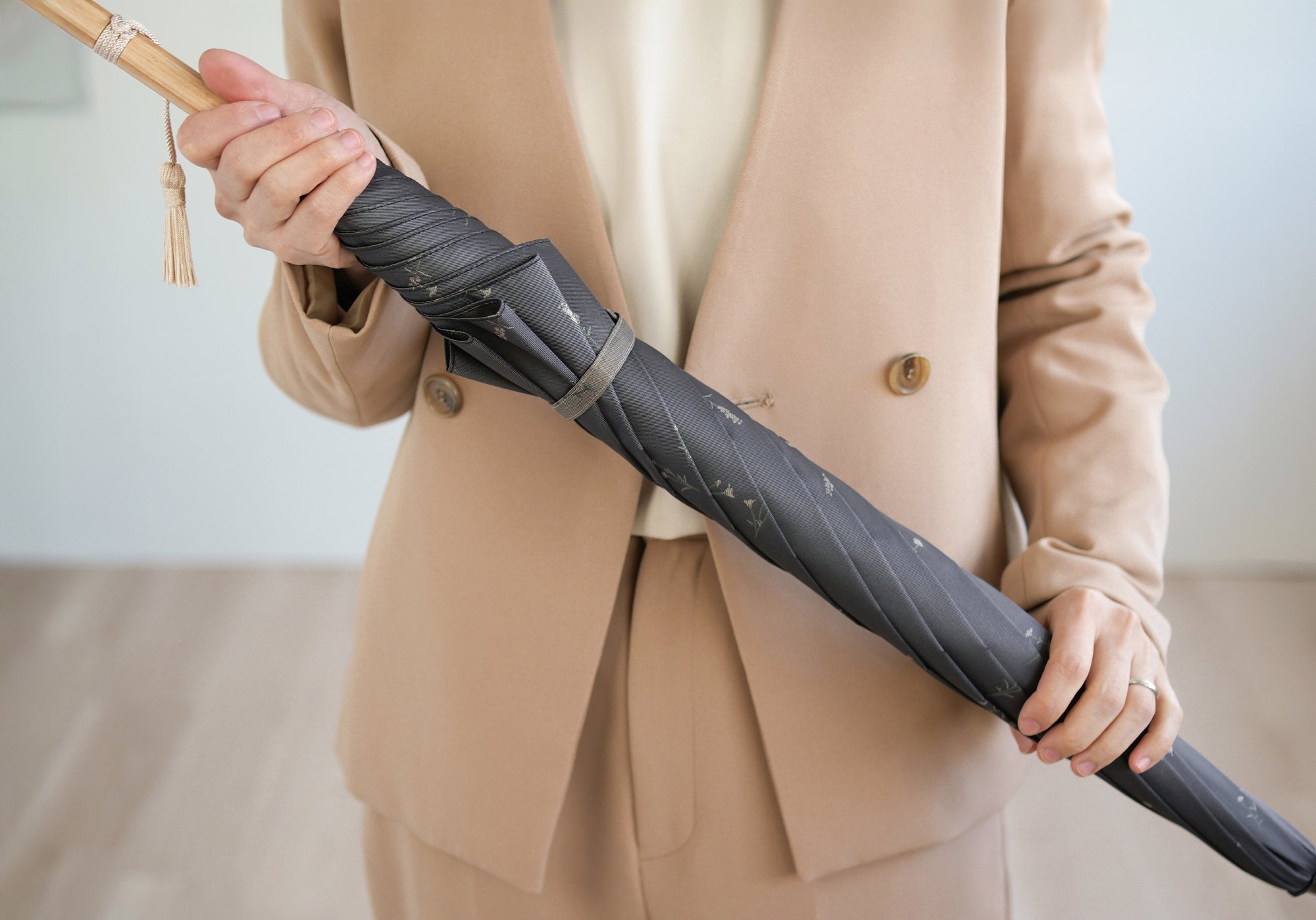 長傘 レディース 雨傘 UV 長傘はスリムで軽い8本骨、広げると大きい60cm