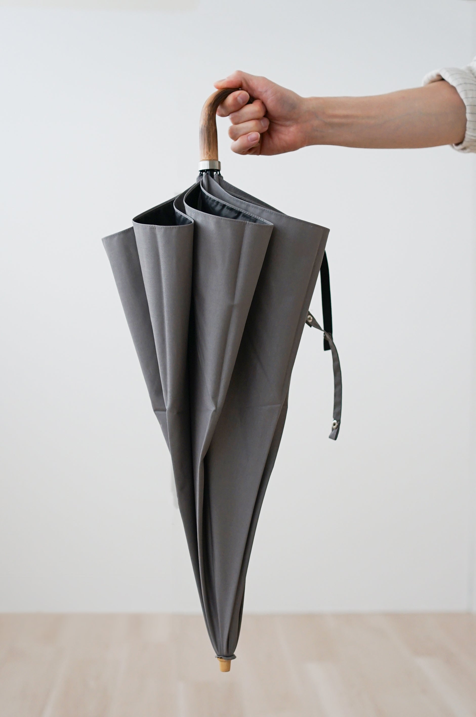 折りたたみ傘 メンズ 日傘・晴雨兼用傘 傘をたたまなくても持ち歩けます