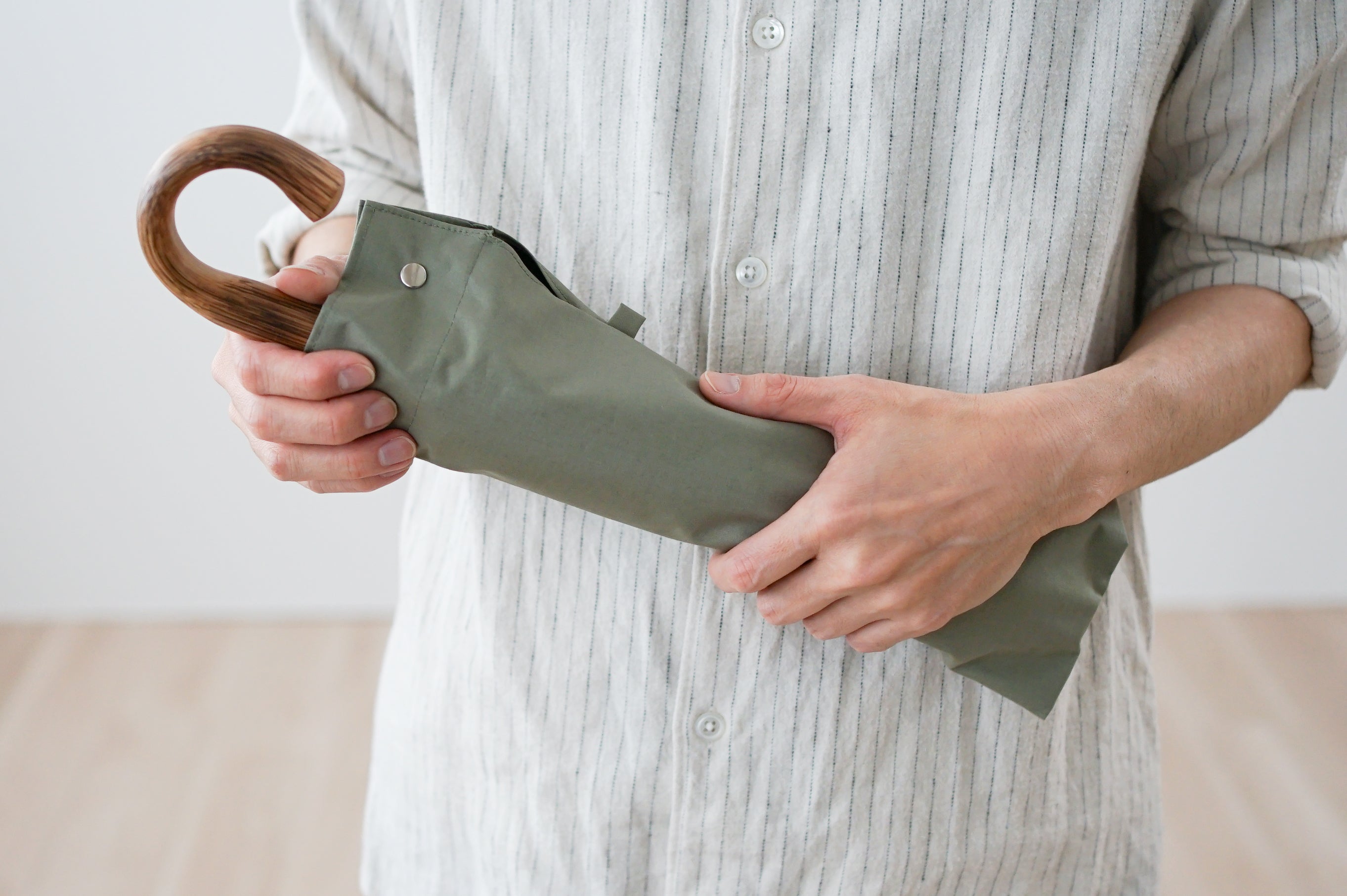 折りたたみ傘 メンズ 日傘・晴雨兼用傘 UVカット率99.9%以上 遮光率99.99%以上 ×天然素材