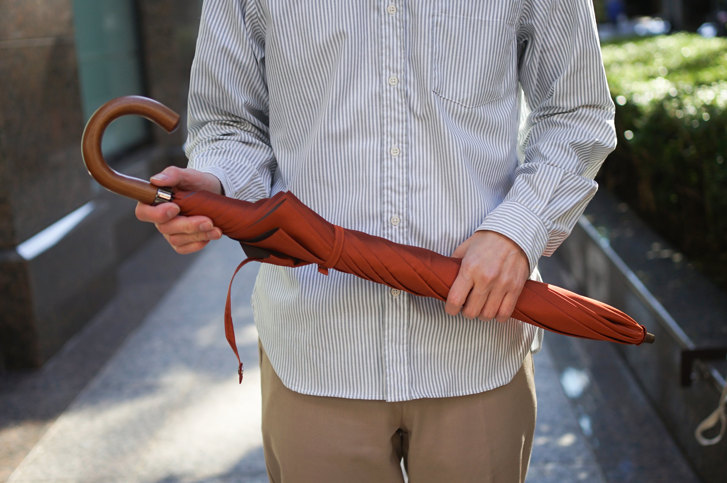 折りたたみ傘 メンズ 雨傘 染色する糸の色にこだわり、ユニセックスでもお使いいただけるカラー