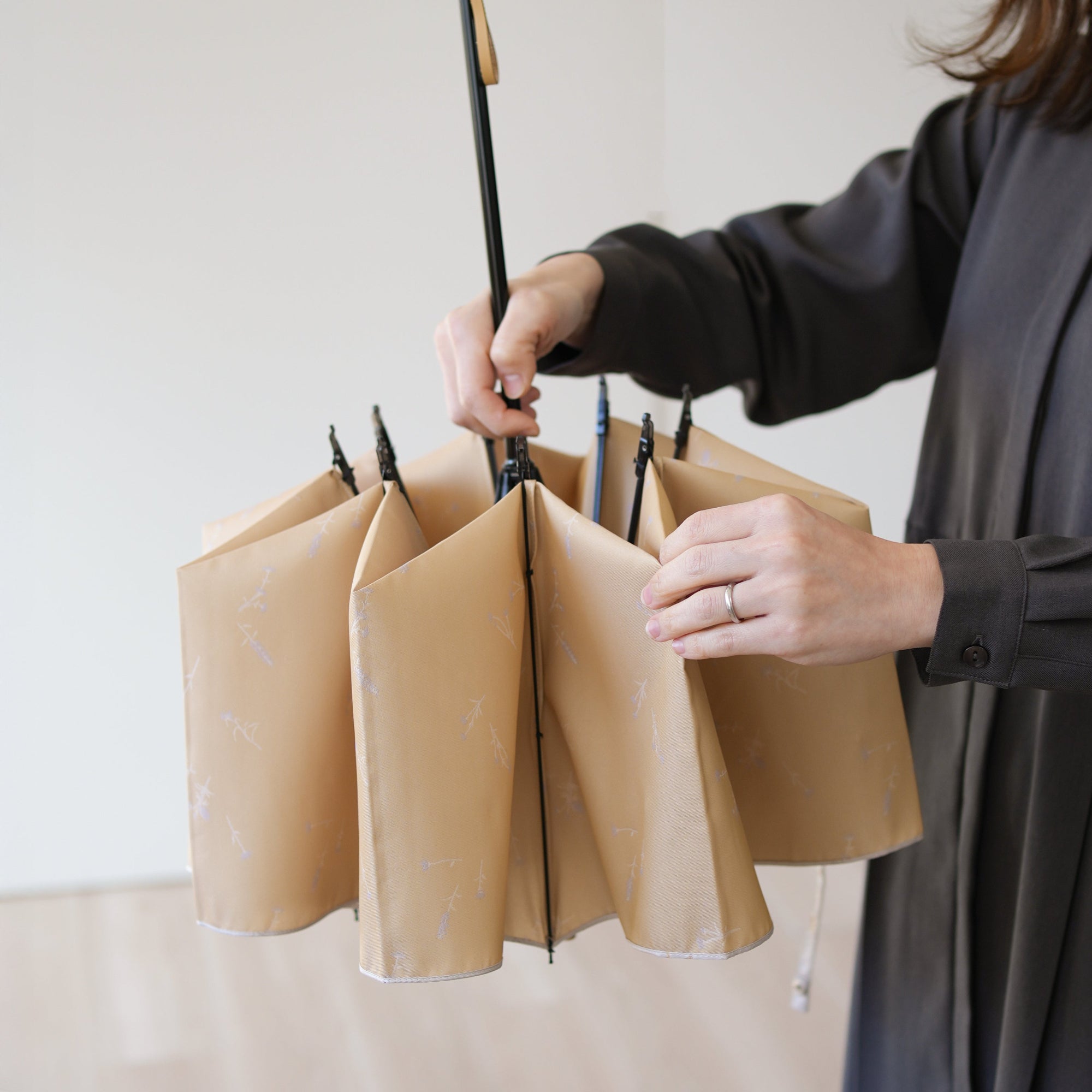 折りたたみ傘 レディース 雨傘 UV 傘をたたまなくても持ち歩けます