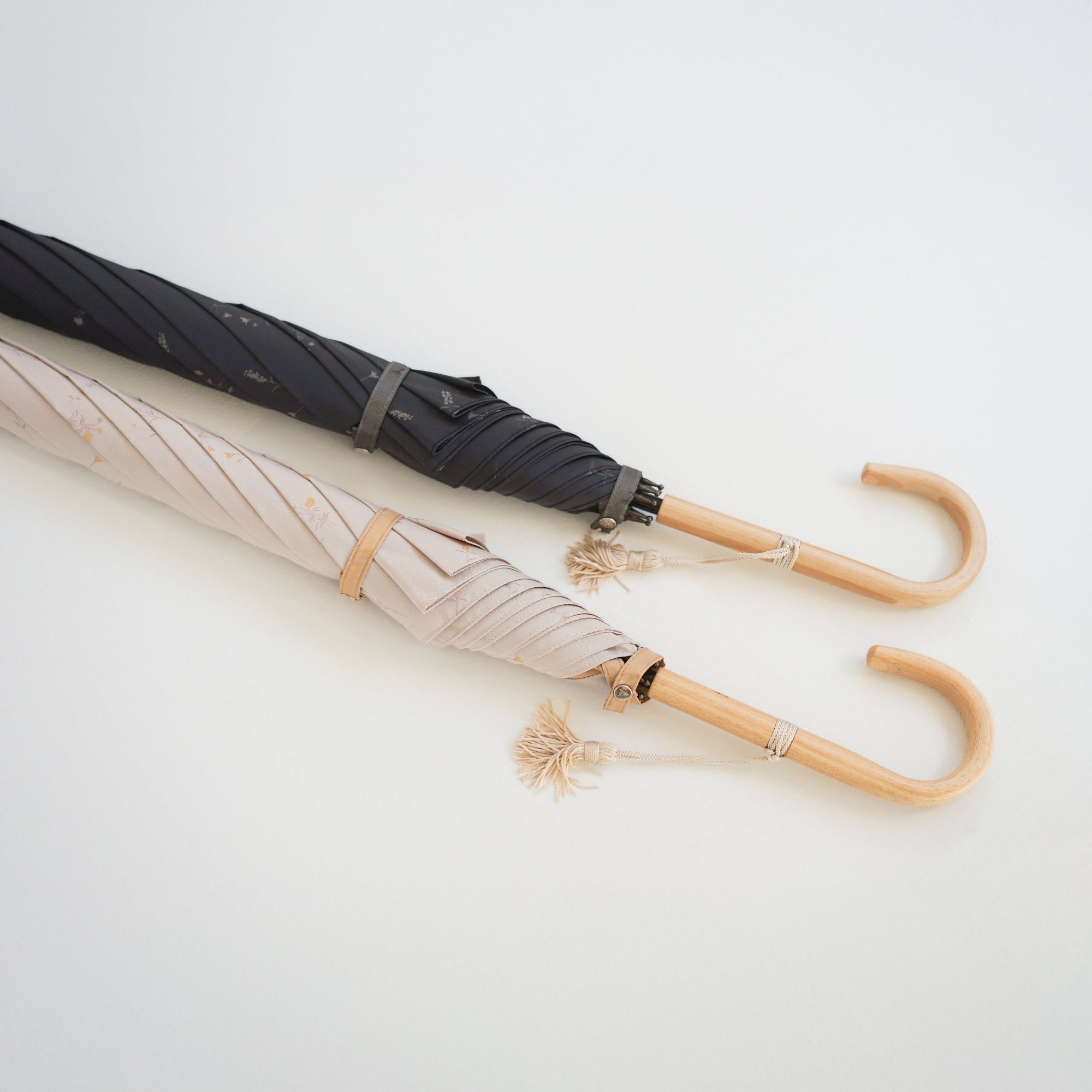 長傘 レディース 雨傘 UV コンパクトで、ナチュラルな木目が魅力のハンドル