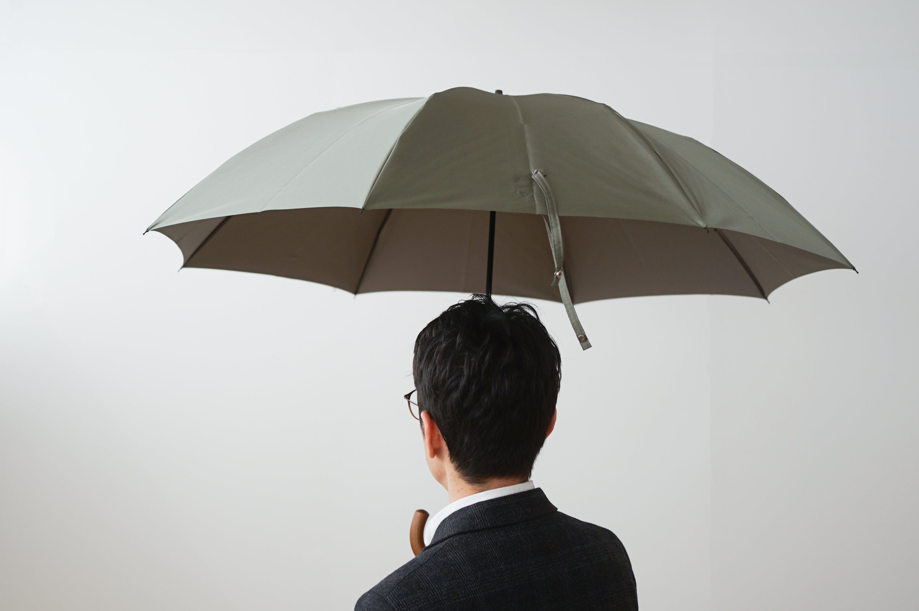 折りたたみ傘 メンズ 雨傘 染色する糸の色にこだわり、ユニセックスでもお使いいただけるカラー