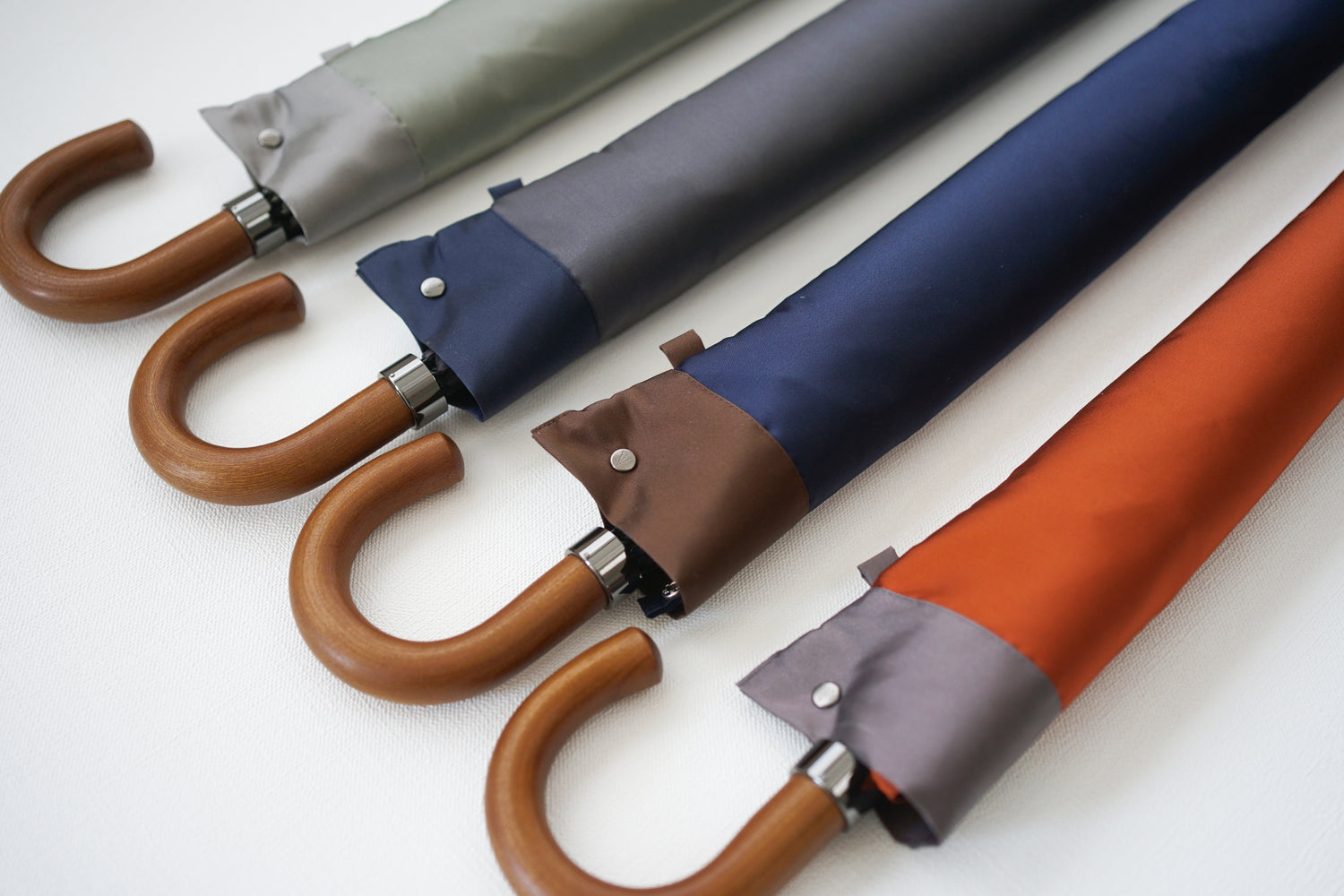 折りたたみ傘 メンズ 雨傘 小幅の甲州織生地ならではの、2色の組み合わせ