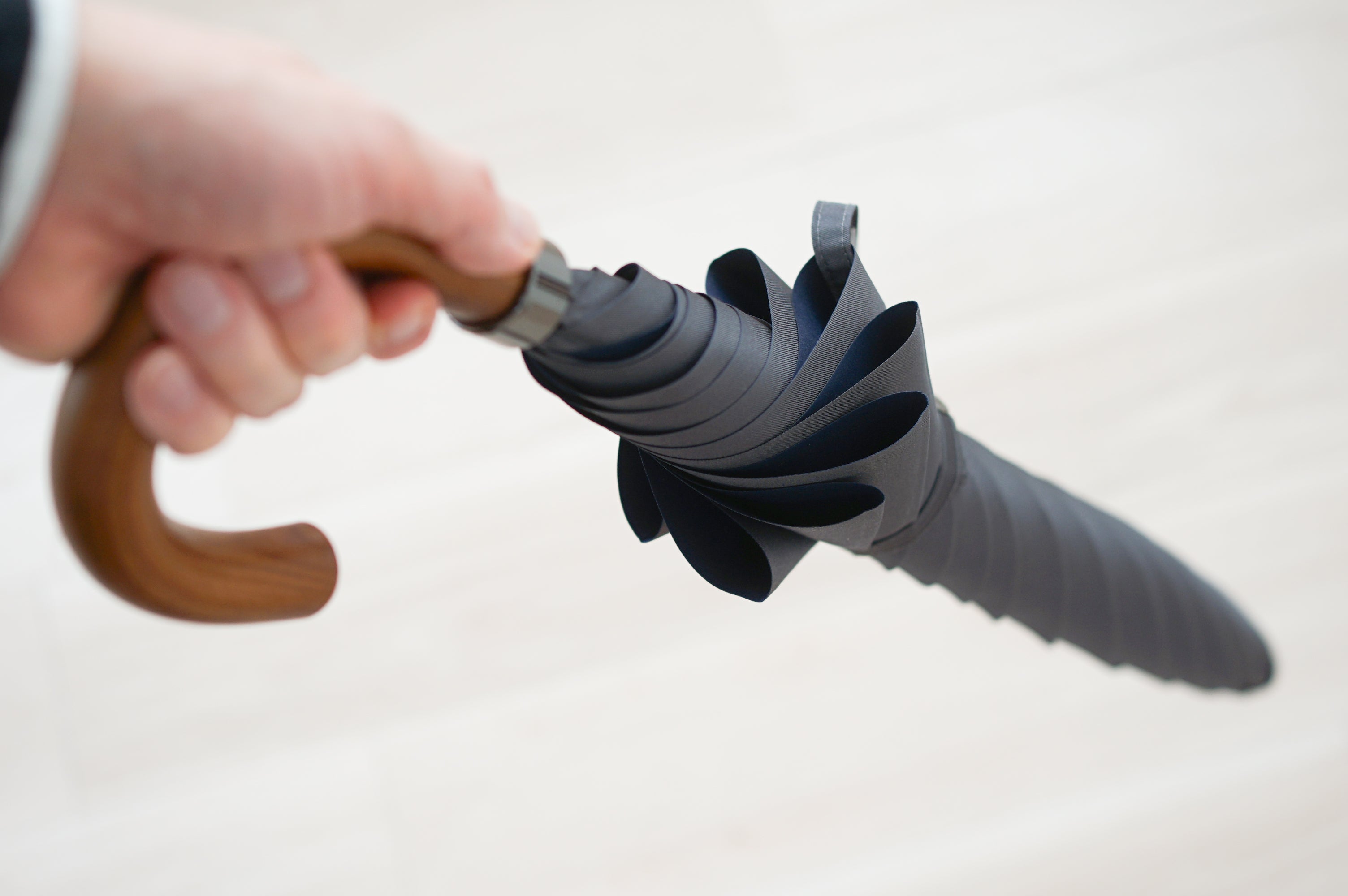 折りたたみ傘 メンズ 雨傘 艶やかな光沢と重厚感が魅力の「甲州織」