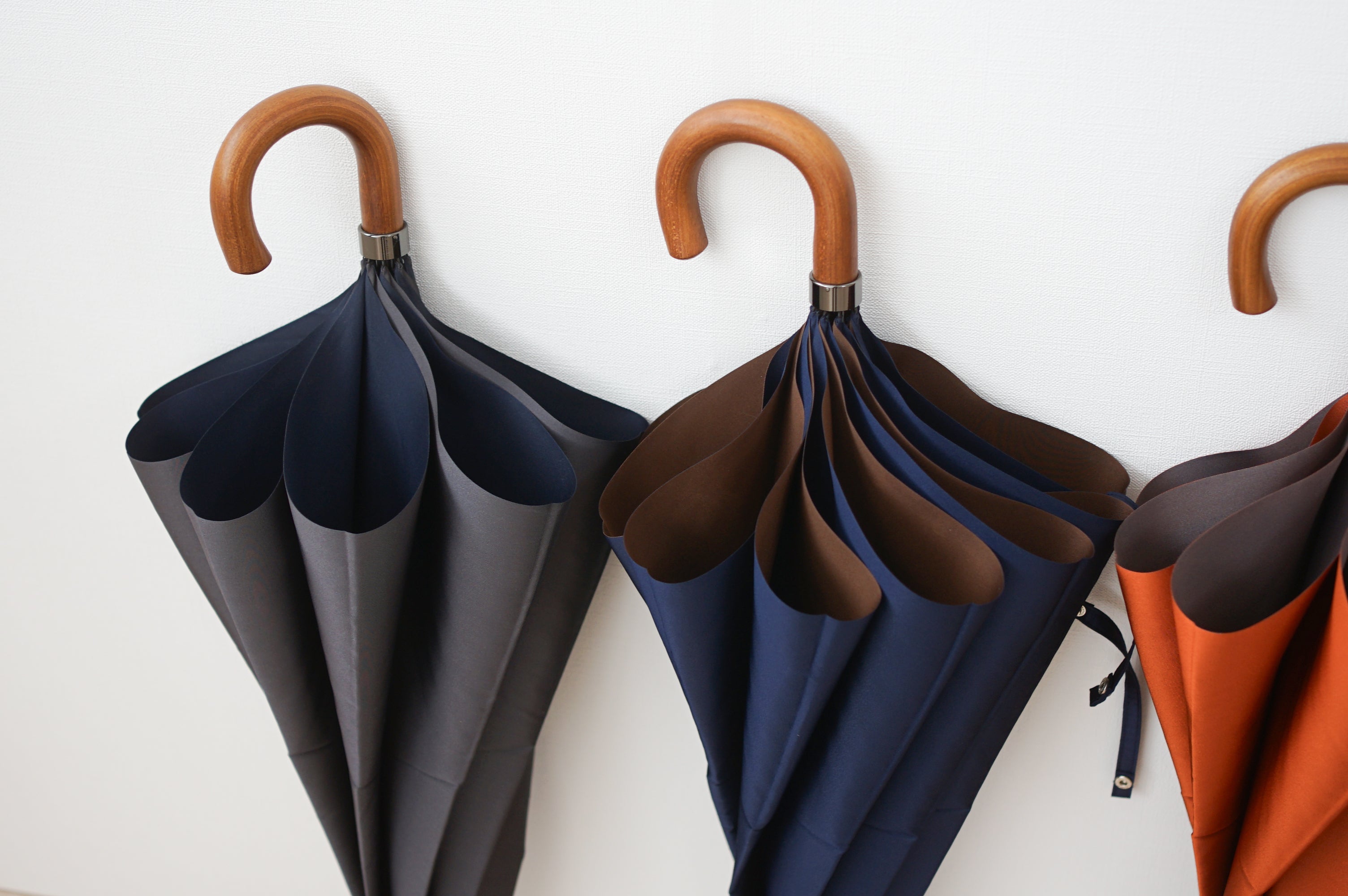 折りたたみ傘 メンズ 雨傘 おしゃれで持ちやすくい、ブナの曲がりハンドル