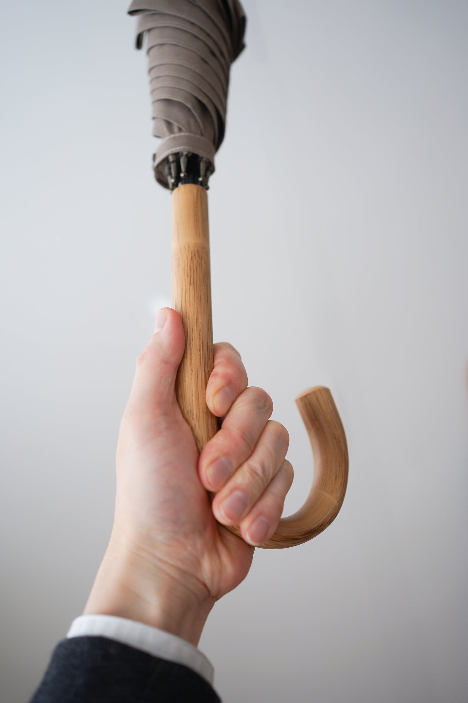 長傘 メンズ 日傘・晴雨兼用傘 軽くて丈夫でキズが目立ちにくい籐のハンドル