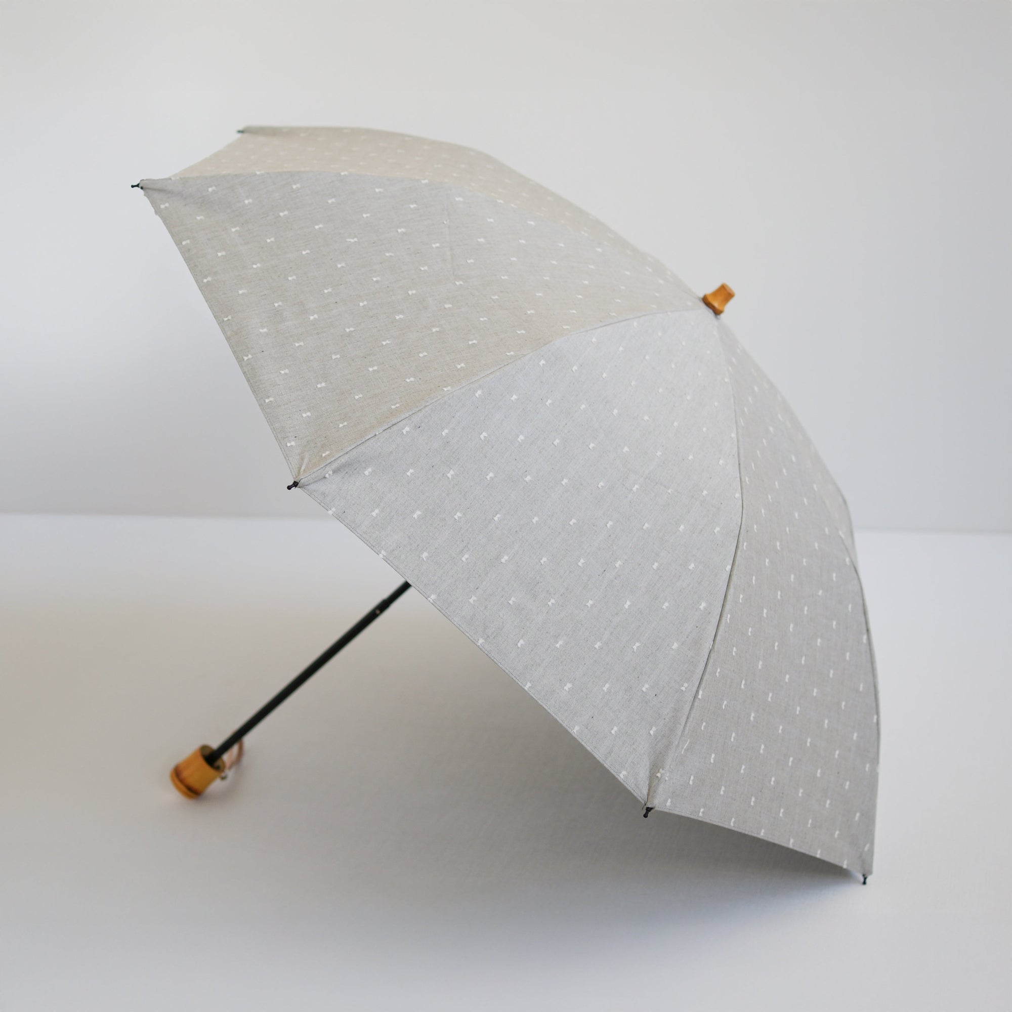 折りたたみ傘 レディース 晴雨兼用傘 遮光・遮熱 2段折り 小宮商店 Fringe Dot Shade ライトグレー(竹コンパクトタイプ)