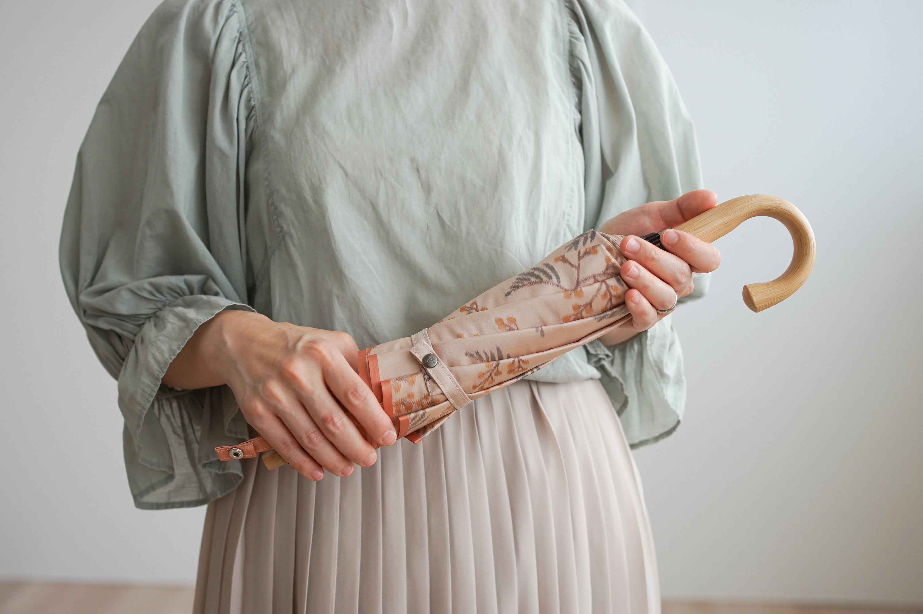 折りたたみ傘 レディース 雨傘 艶やかな光沢と重厚感が魅力の「甲州織」