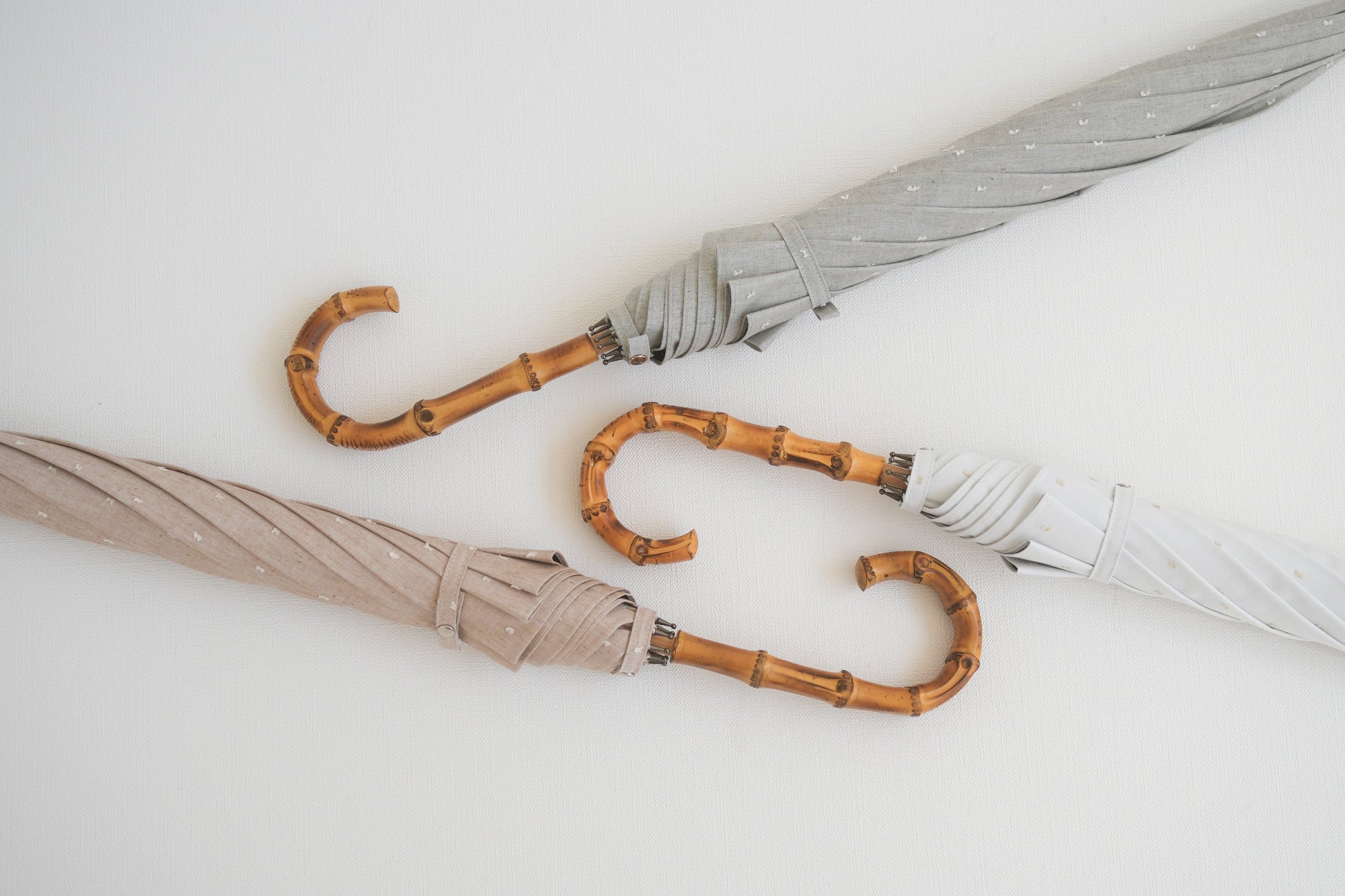 長傘 レディース 日傘・晴雨兼用傘 日傘らしい、ナチュラルな木棒の長傘