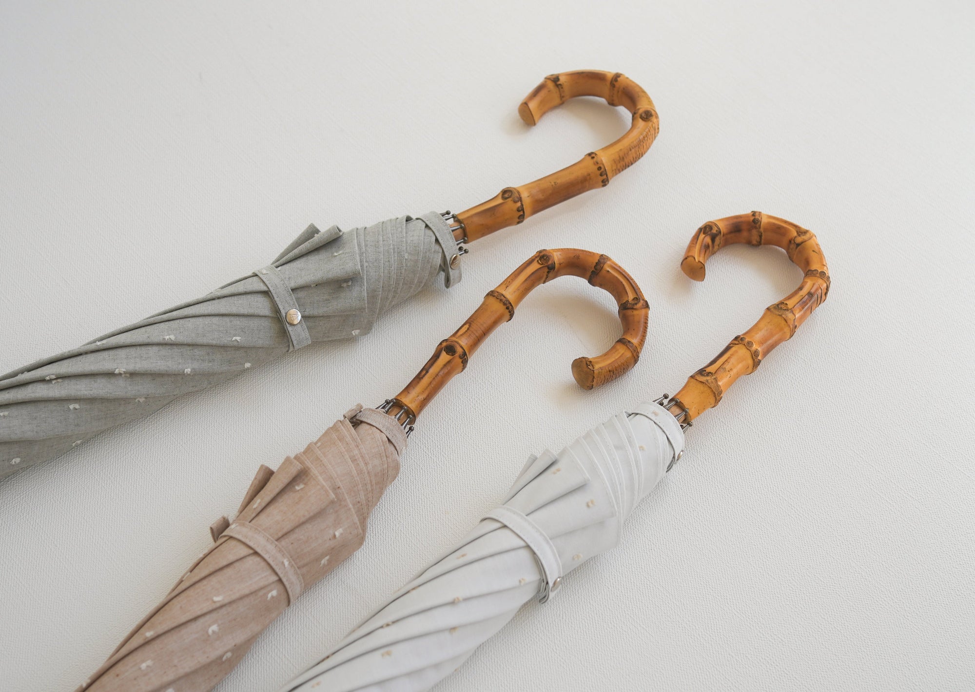 長傘 レディース 日傘・晴雨兼用傘 軽量ですべりにくい、竹のハンドル