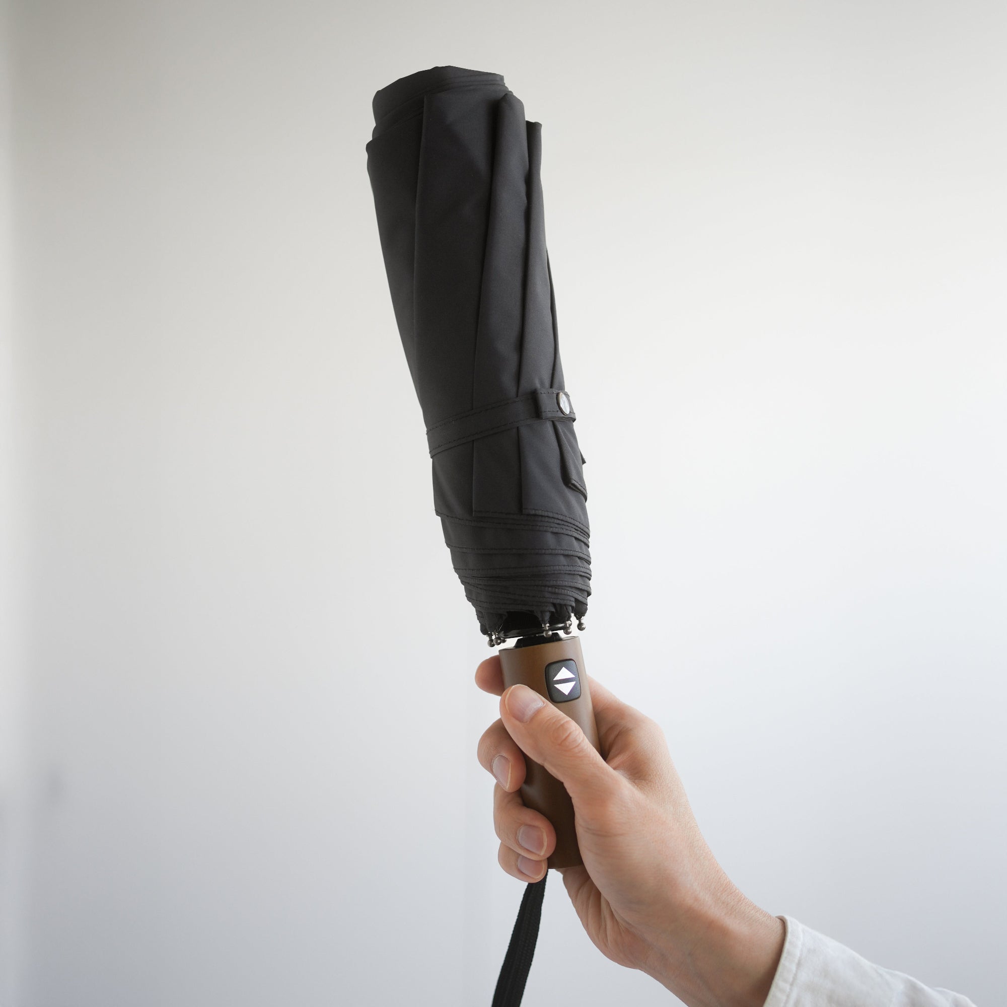 折りたたみ傘 メンズ 雨傘 ボタンを押すだけで開閉ができる「自動開閉」のハンドル
