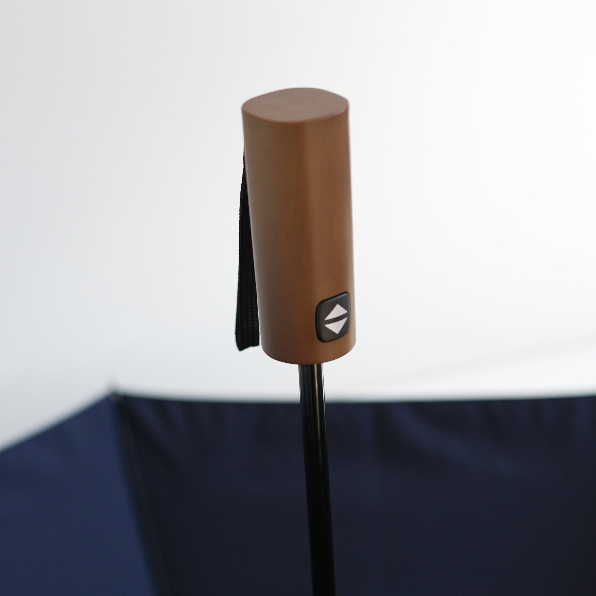 折りたたみ傘 メンズ 雨傘 ボタンを押すだけで開閉ができる「自動開閉」のハンドル