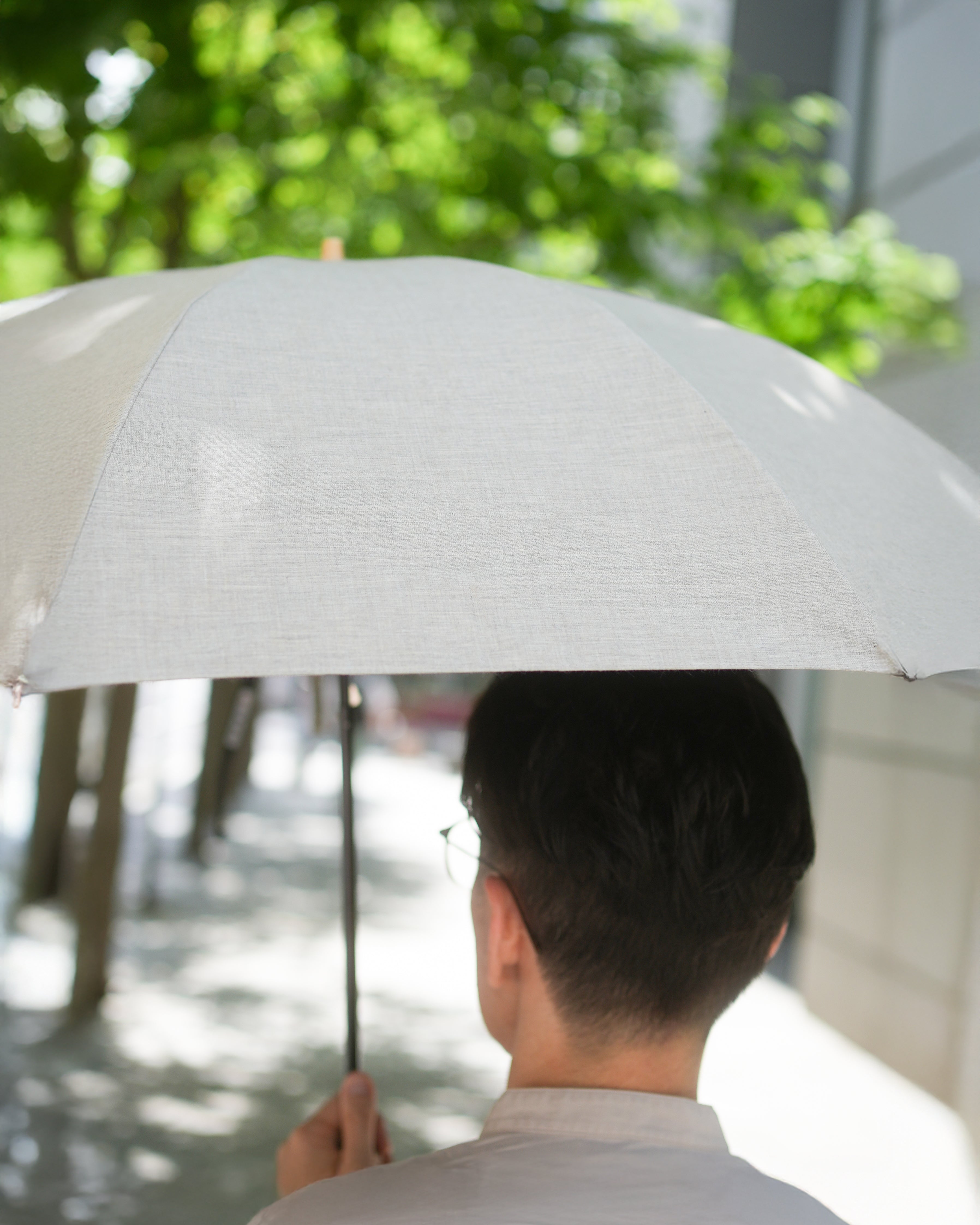 折りたたみ傘 メンズ 晴雨兼用傘 シャンブレーシャツのようなおしゃれさと、猛暑でも涼しい機能性