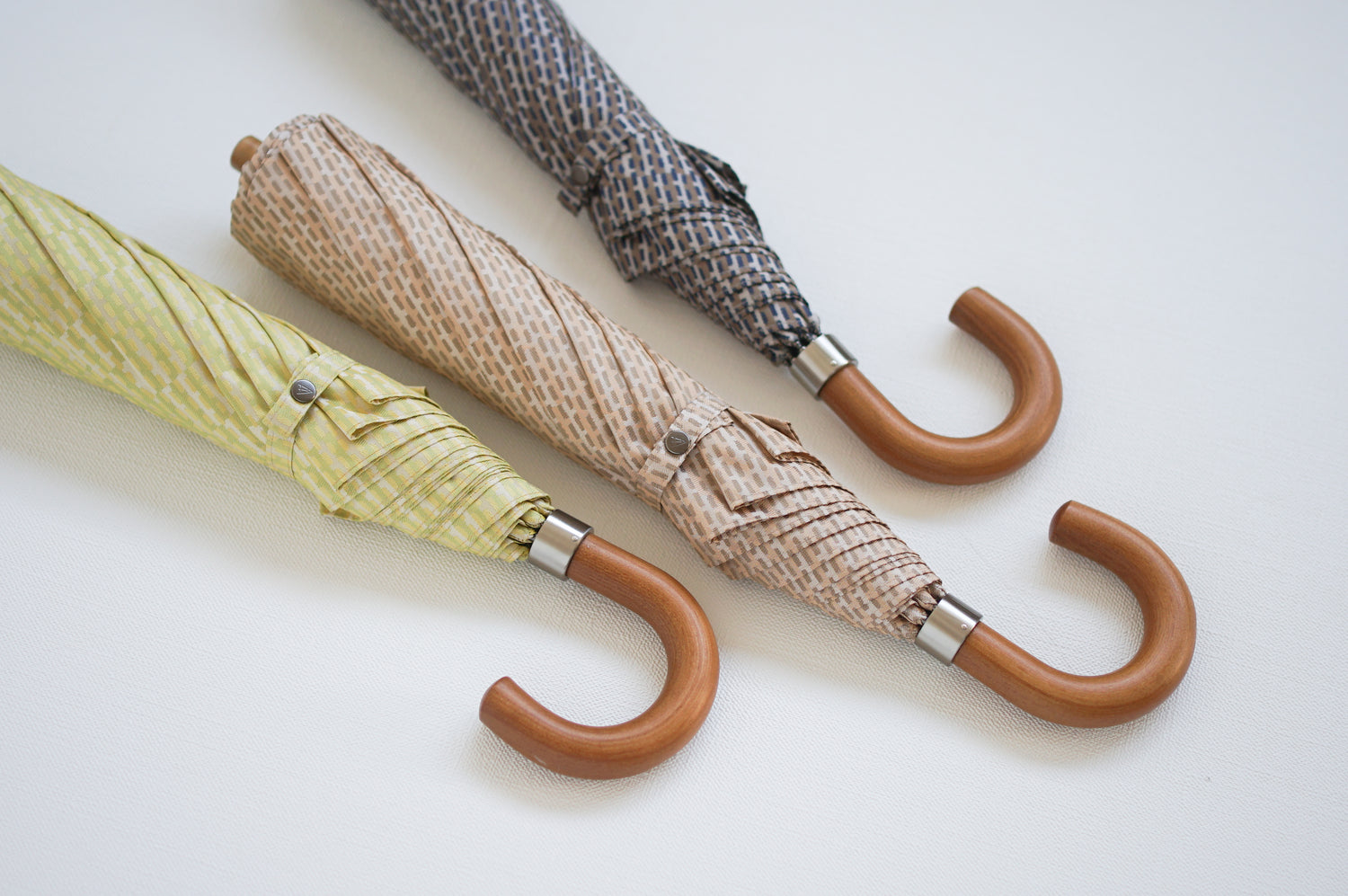 折りたたみ傘 レディース 雨傘 「榛原(はいばら)」千代紙の伝統的な図案「組木(くみき)」