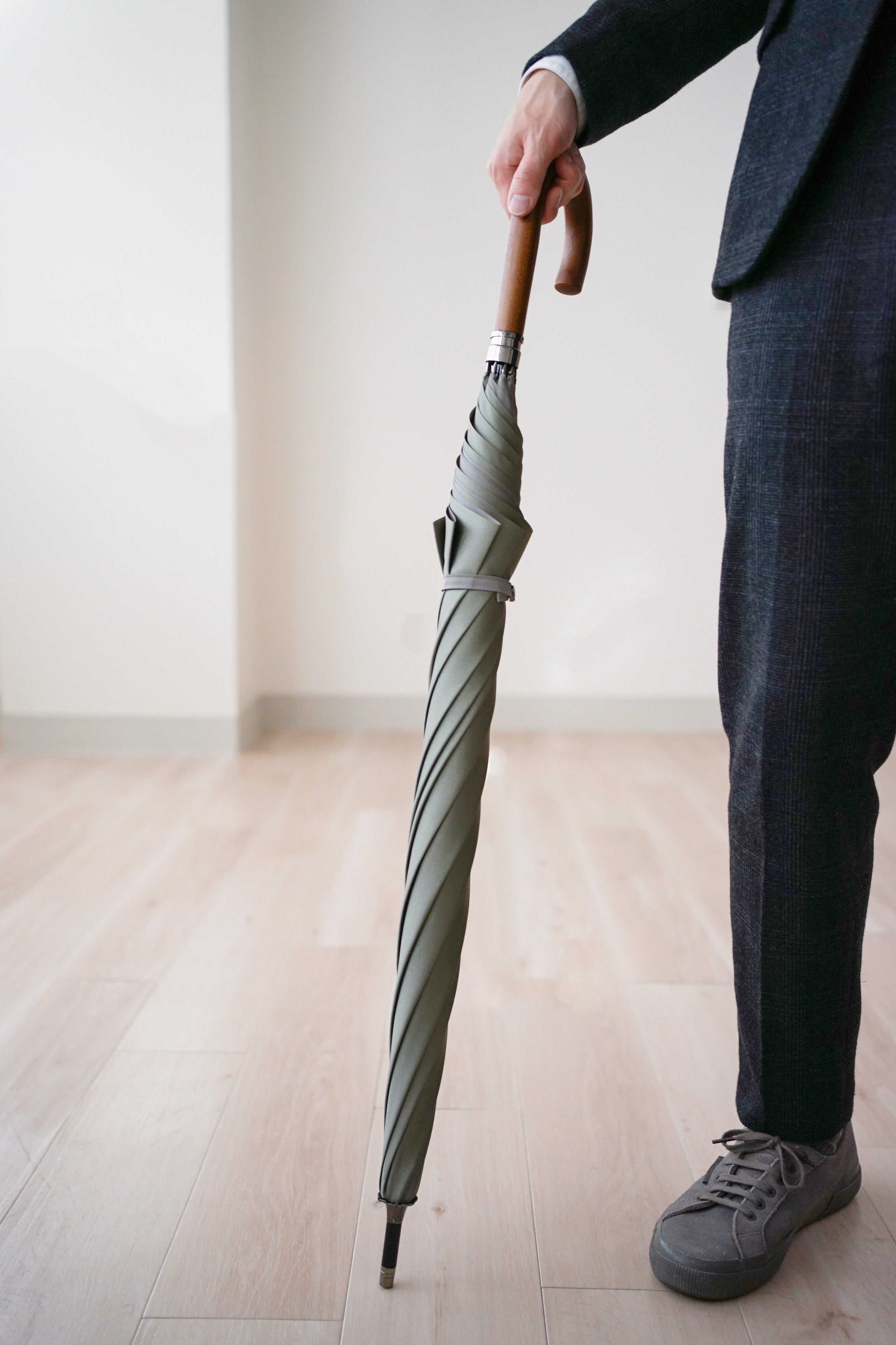 長傘 メンズ 雨傘 染色する糸の色にこだわり、ユニセックスでもお使いいただけるカラー