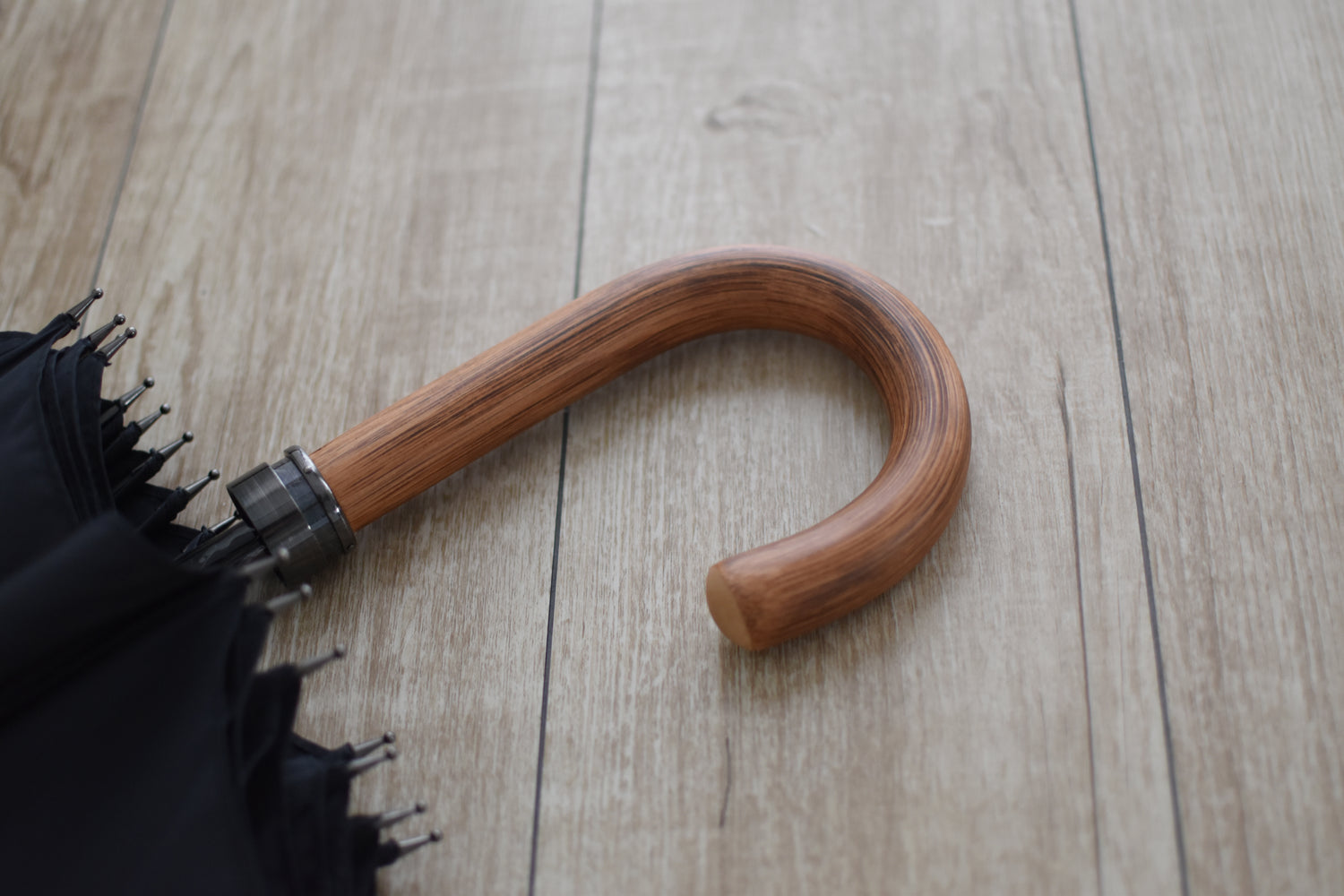 長傘 メンズ 雨傘 軽くて丈夫でキズが目立ちにくい籐のハンドル