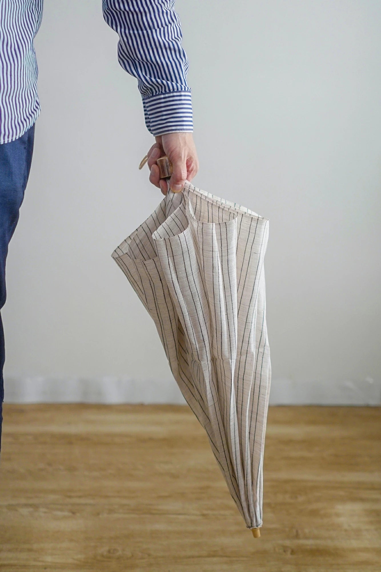 折りたたみ傘 メンズ 日傘 傘をたたまなくても持ち歩けます