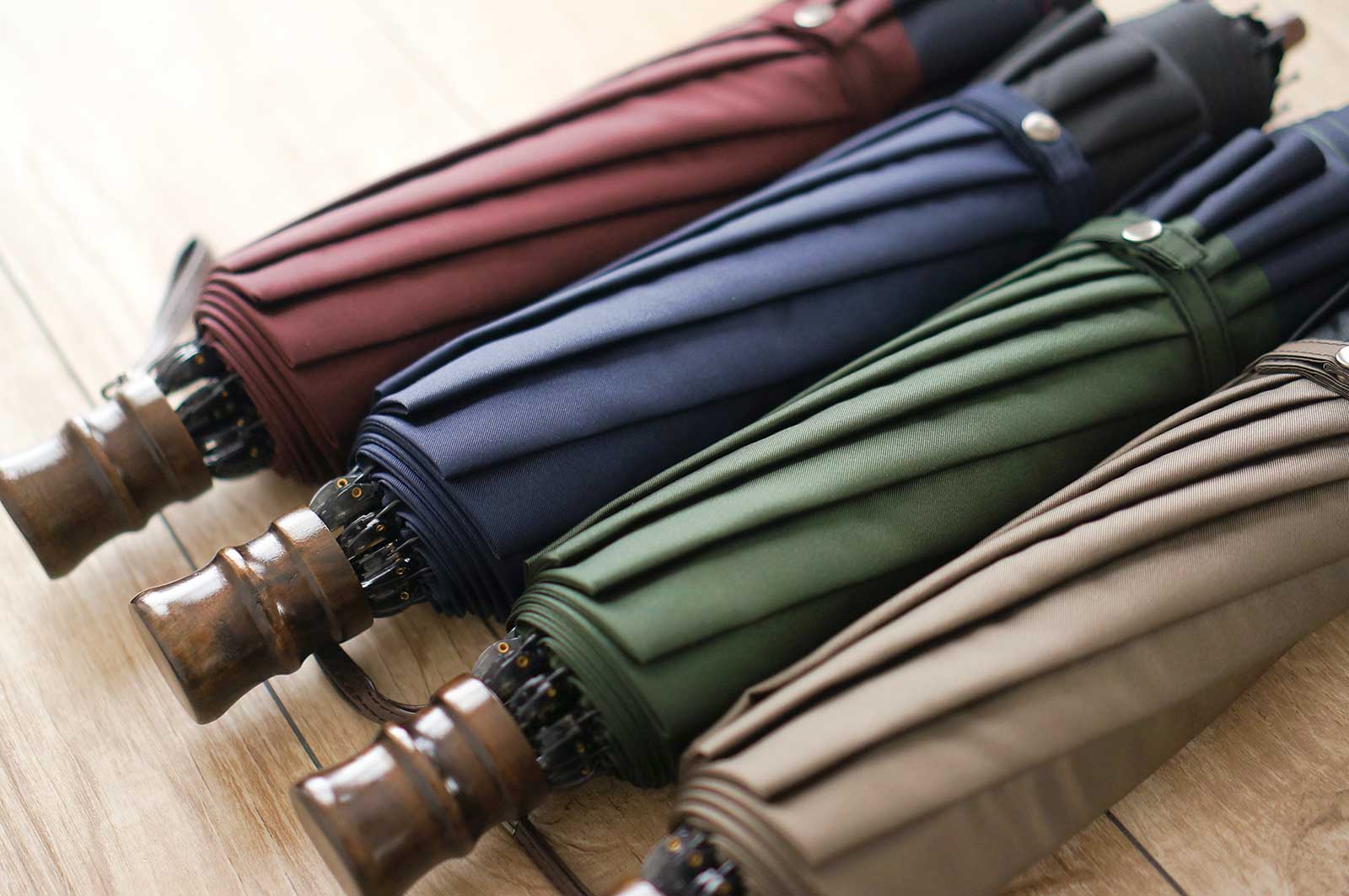 折りたたみ傘 メンズ 雨傘 希少な小幅のシャトル織機で織り上げた織物