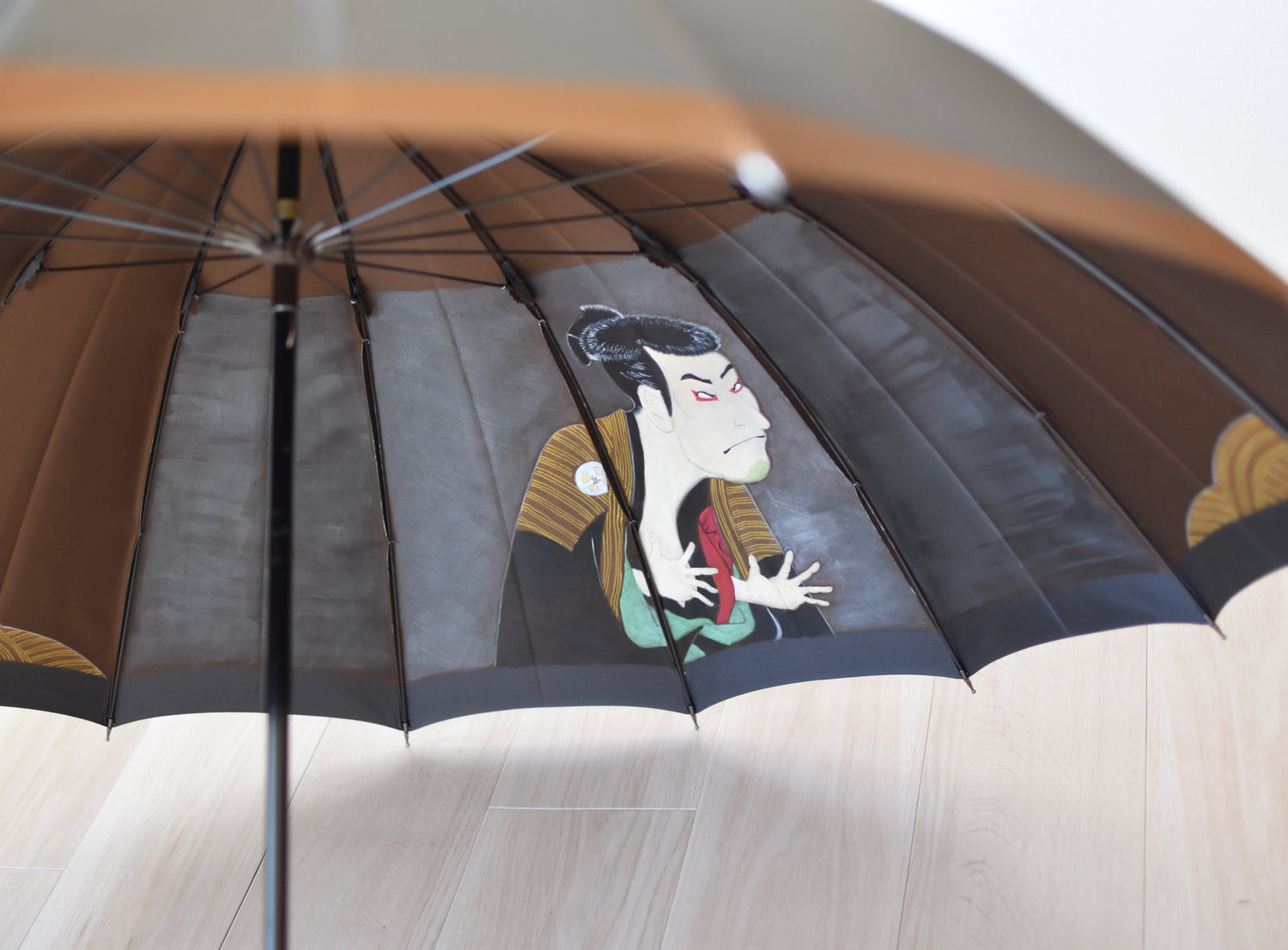 小宮商店の描き絵の傘が、美術展情報サイト『美術展ナビ』に紹介されました