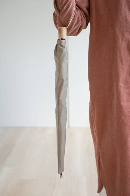 折りたたみ傘 メンズ 雨傘 皮ひも付きで持ちやすい、天然の風合いの楓のハンドル