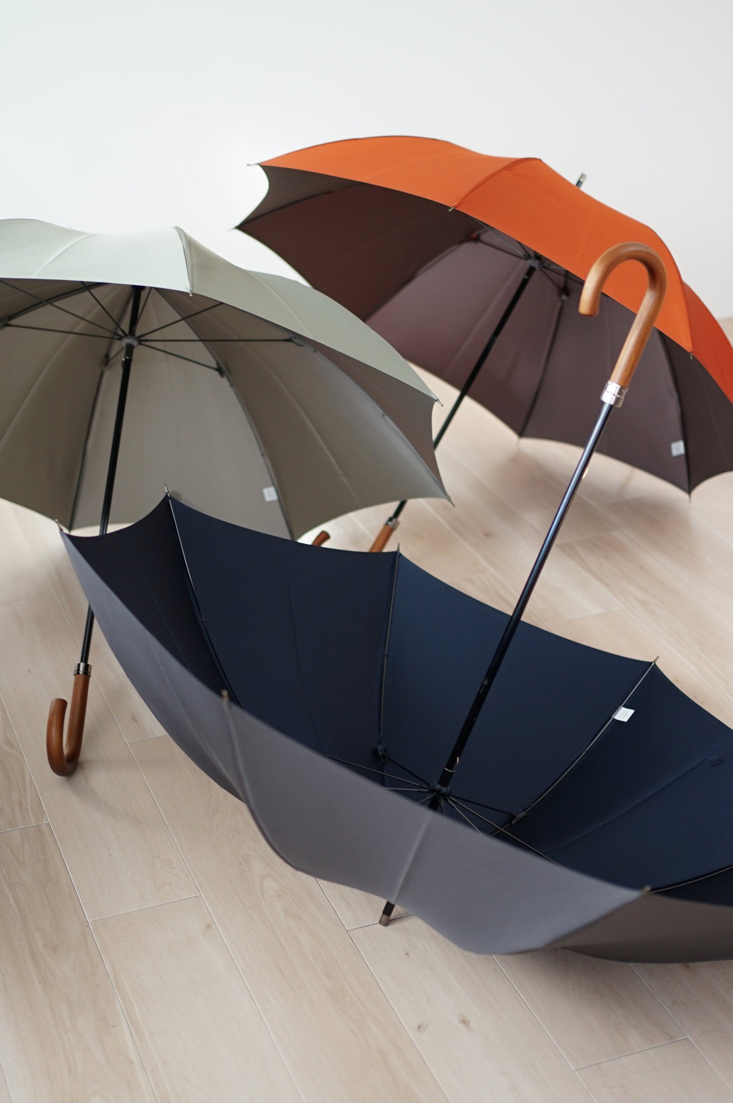 長傘 メンズ 雨傘 染色する糸の色にこだわり、ユニセックスでもお使いいただけるカラー