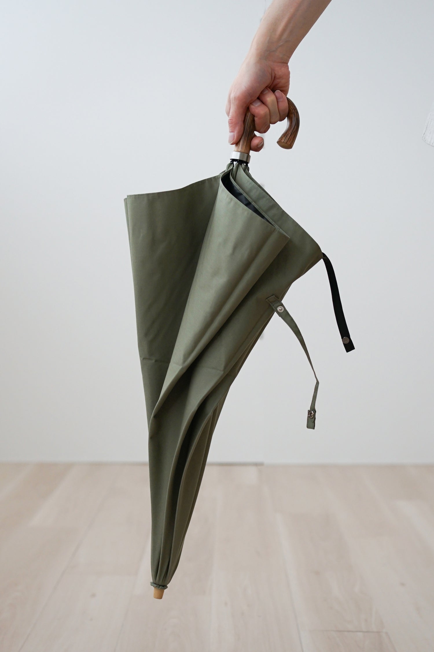 折りたたみ傘 メンズ 日傘・晴雨兼用傘 傘をたたまなくても持ち歩けます