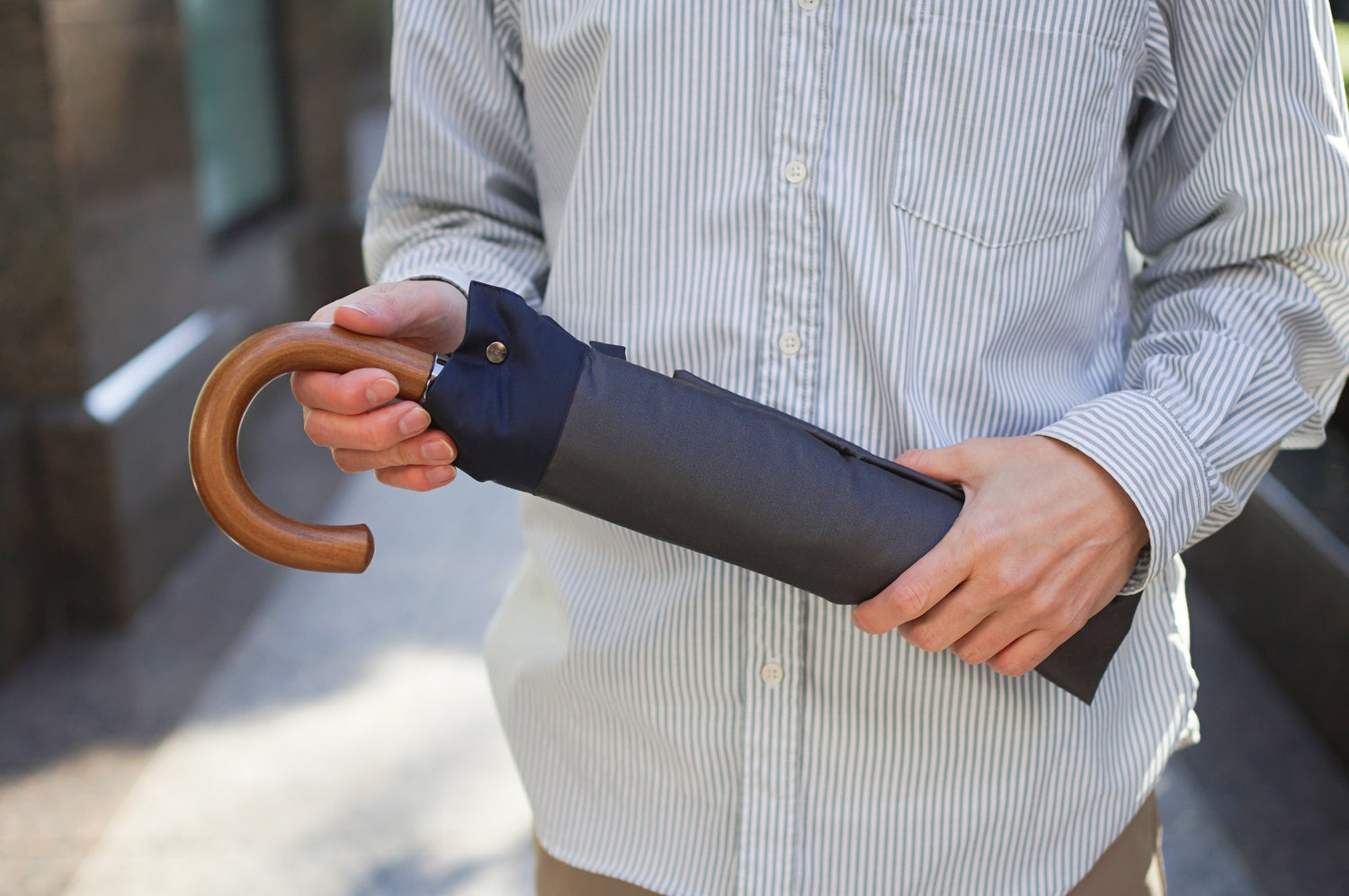 折りたたみ傘 メンズ 雨傘 希少な小幅のシャトル織機で織り上げた織物