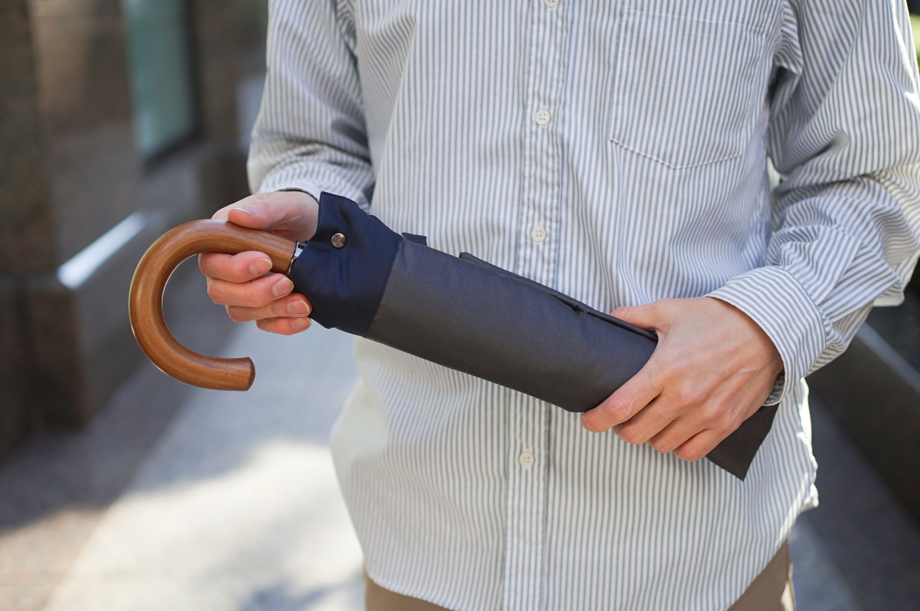 折りたたみ傘 メンズ 雨傘 希少な小幅のシャトル織機で織り上げた織物