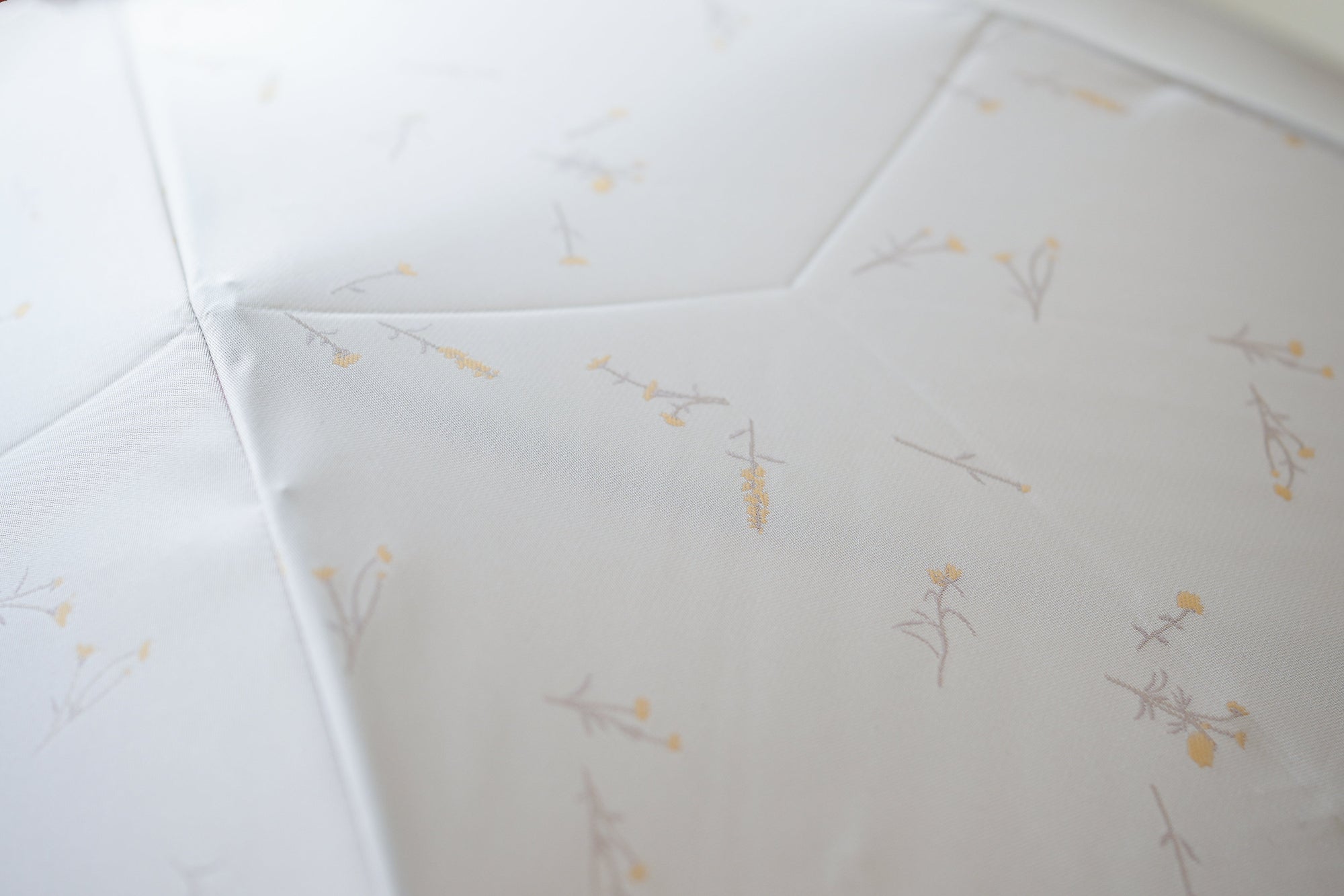 長傘 レディース 雨傘 UV たくさんの人の手を経て、ようやく形となる希少な織物