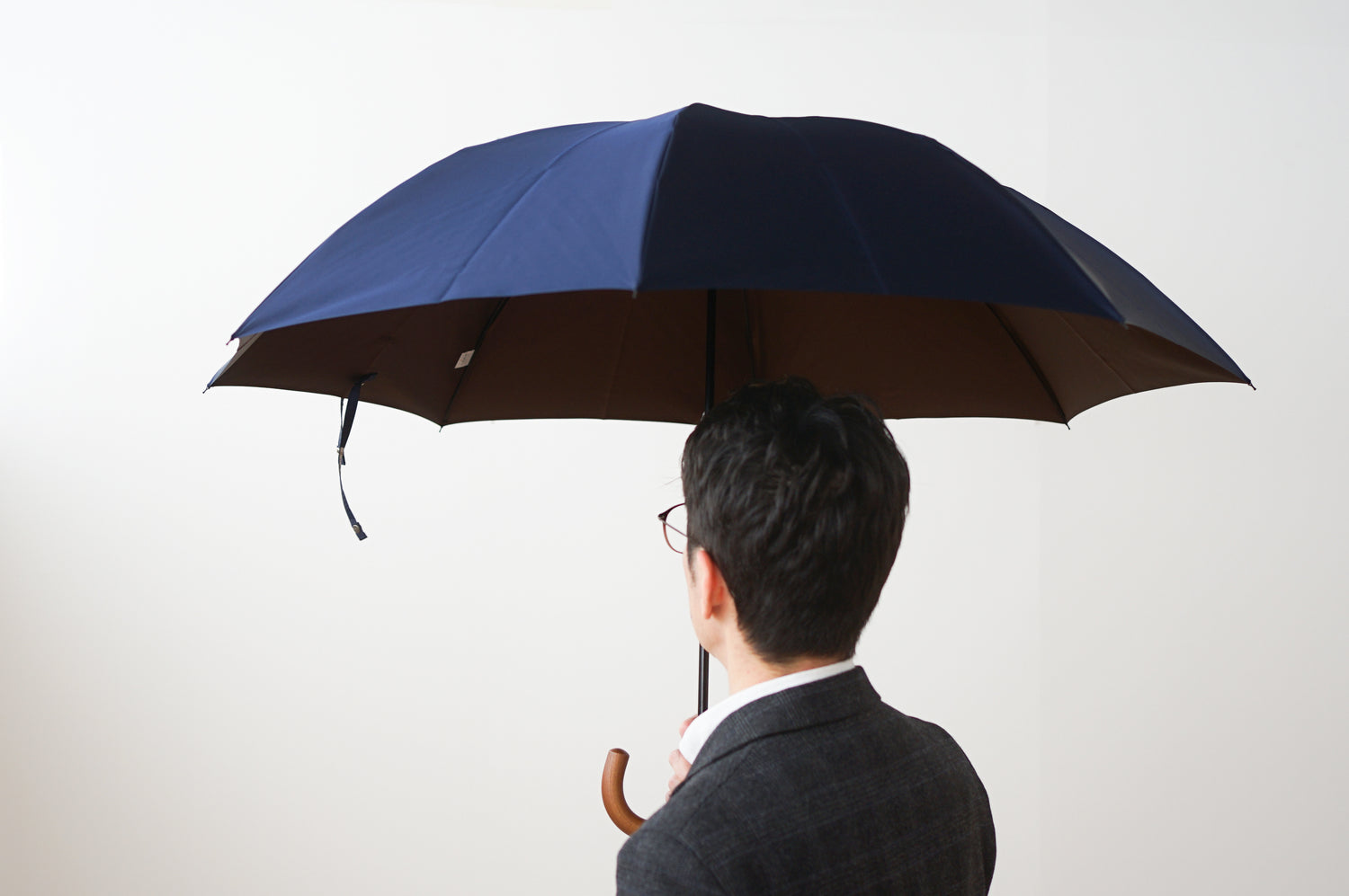 折りたたみ傘 メンズ 雨傘 染色する糸の色にこだわり、ユニセックスでもお使いいただけるカラー