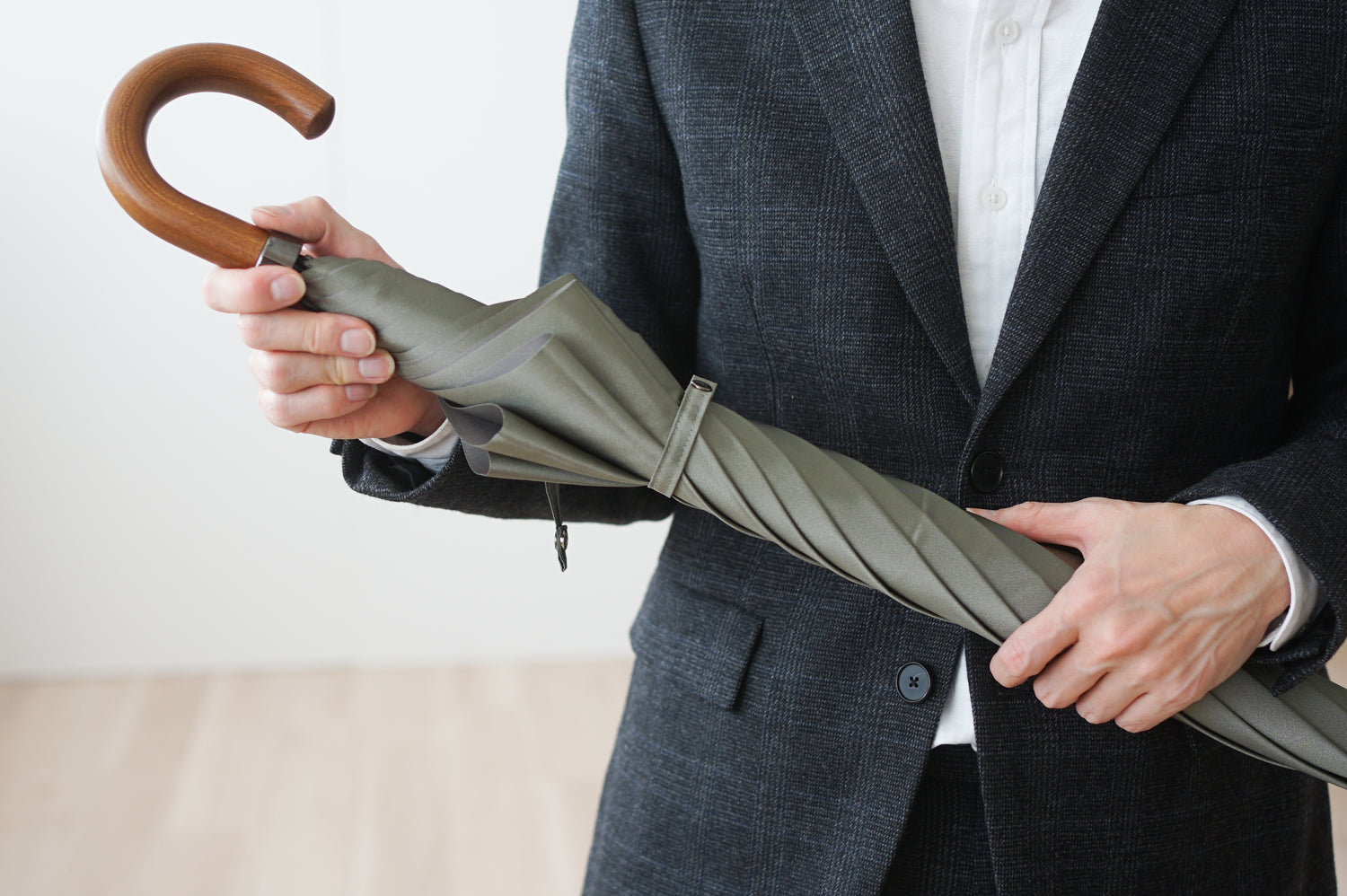 折りたたみ傘 メンズ 雨傘 艶やかな光沢と重厚感が魅力の「甲州織」