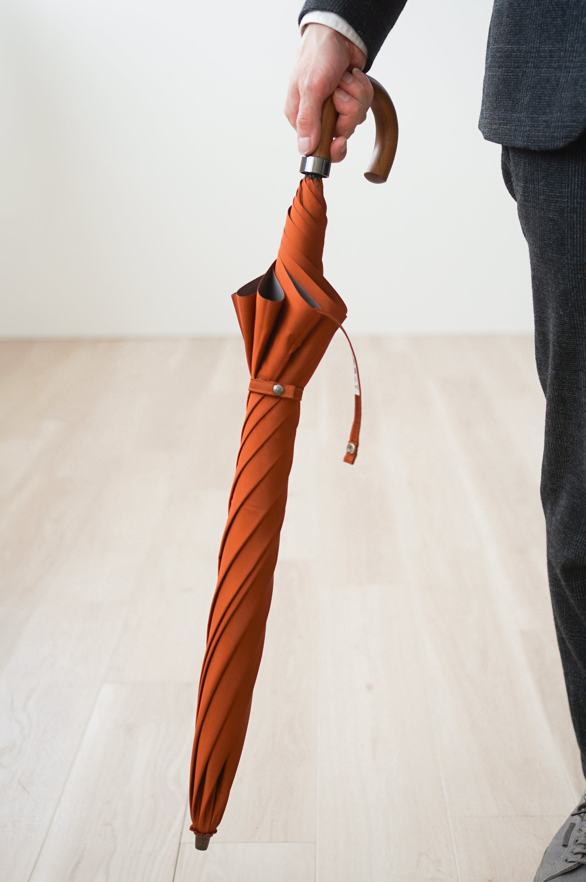 折りたたみ傘 メンズ 雨傘 染色する糸の色にこだわり、ユニセックスでもお使いいただけるカラー