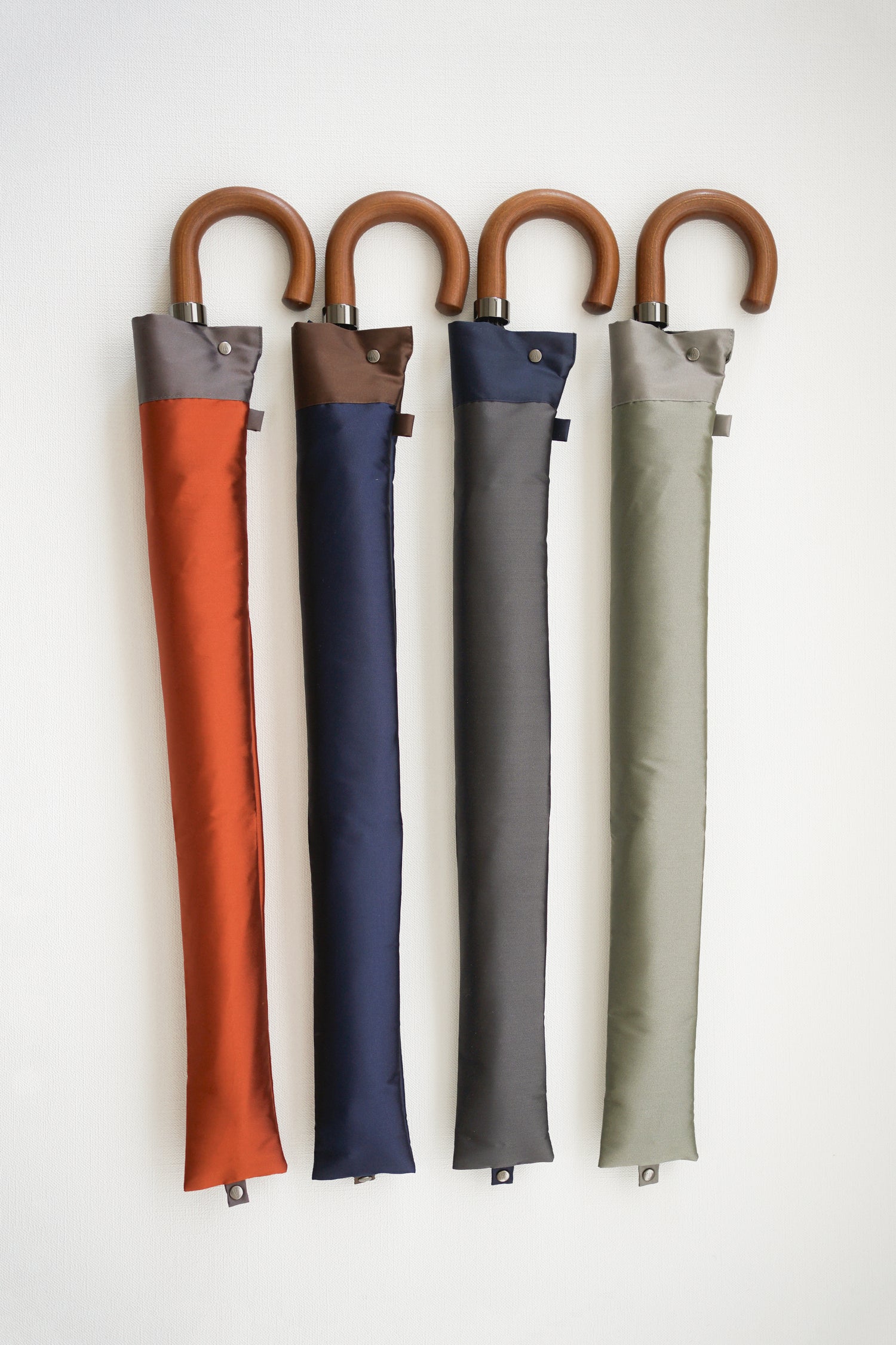 折りたたみ傘 メンズ 雨傘 小幅の甲州織生地ならではの、2色の組み合わせ