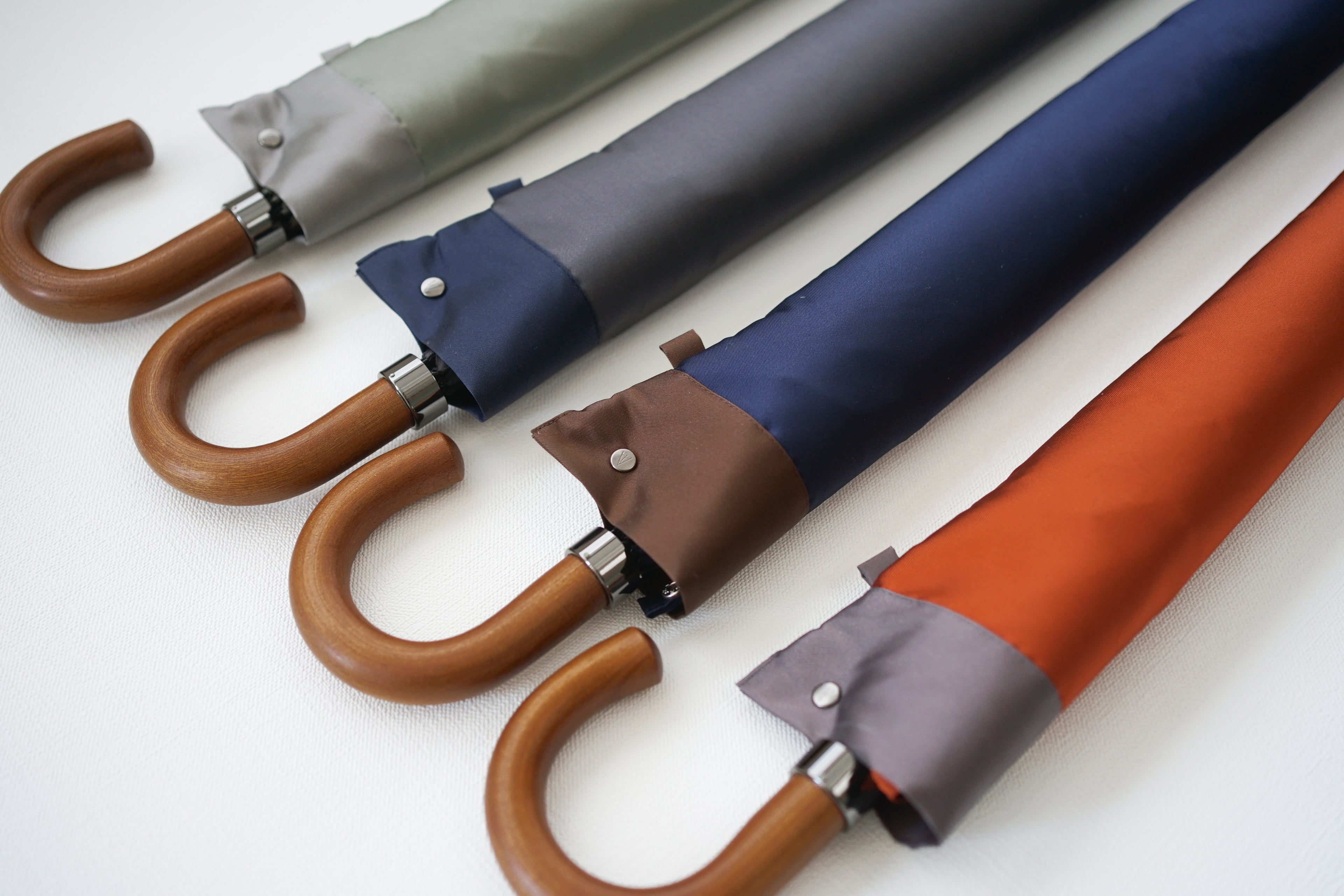 折りたたみ傘 メンズ 雨傘 小幅の甲州織生地ならではの、2色の組み合わせ