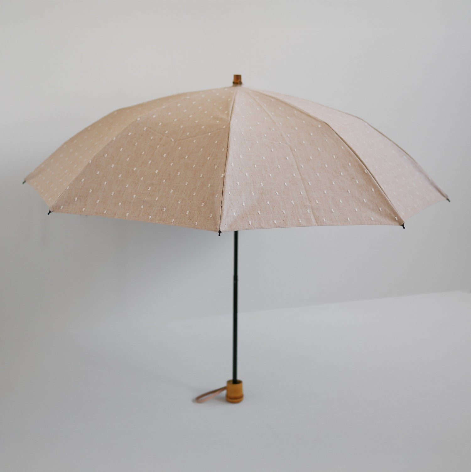 折りたたみ傘 レディース 晴雨兼用傘 遮光・遮熱 2段折り 小宮商店　Fringe Dot Shade　ベージュ(竹コンパクトタイプ)