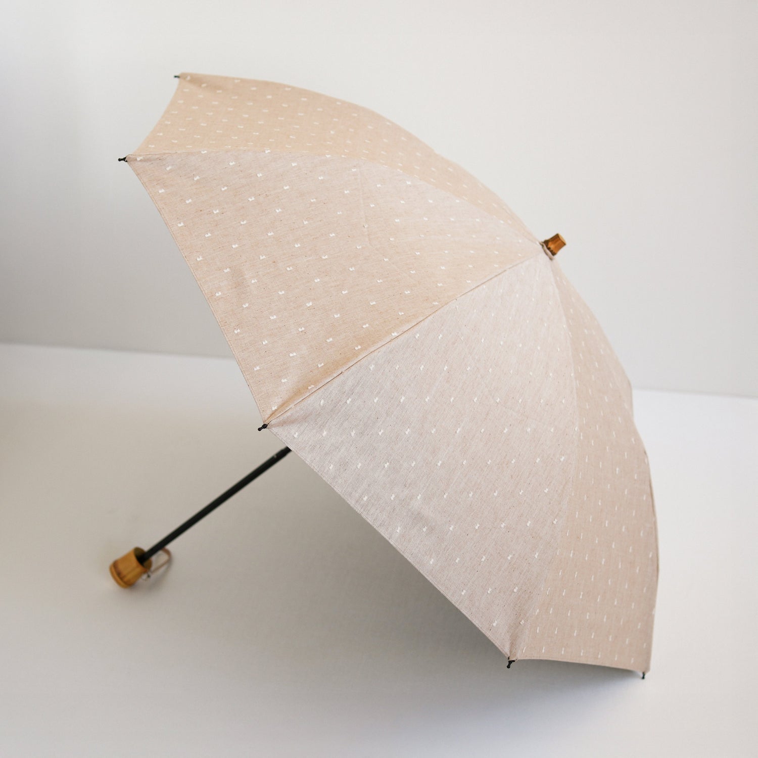 折りたたみ傘 レディース 晴雨兼用傘 遮折りたたみ傘 レディース 晴雨兼用傘 遮光・遮熱 2段折り 小宮商店　Fringe Dot Shade　ベージュ(竹コンパクトタイプ)