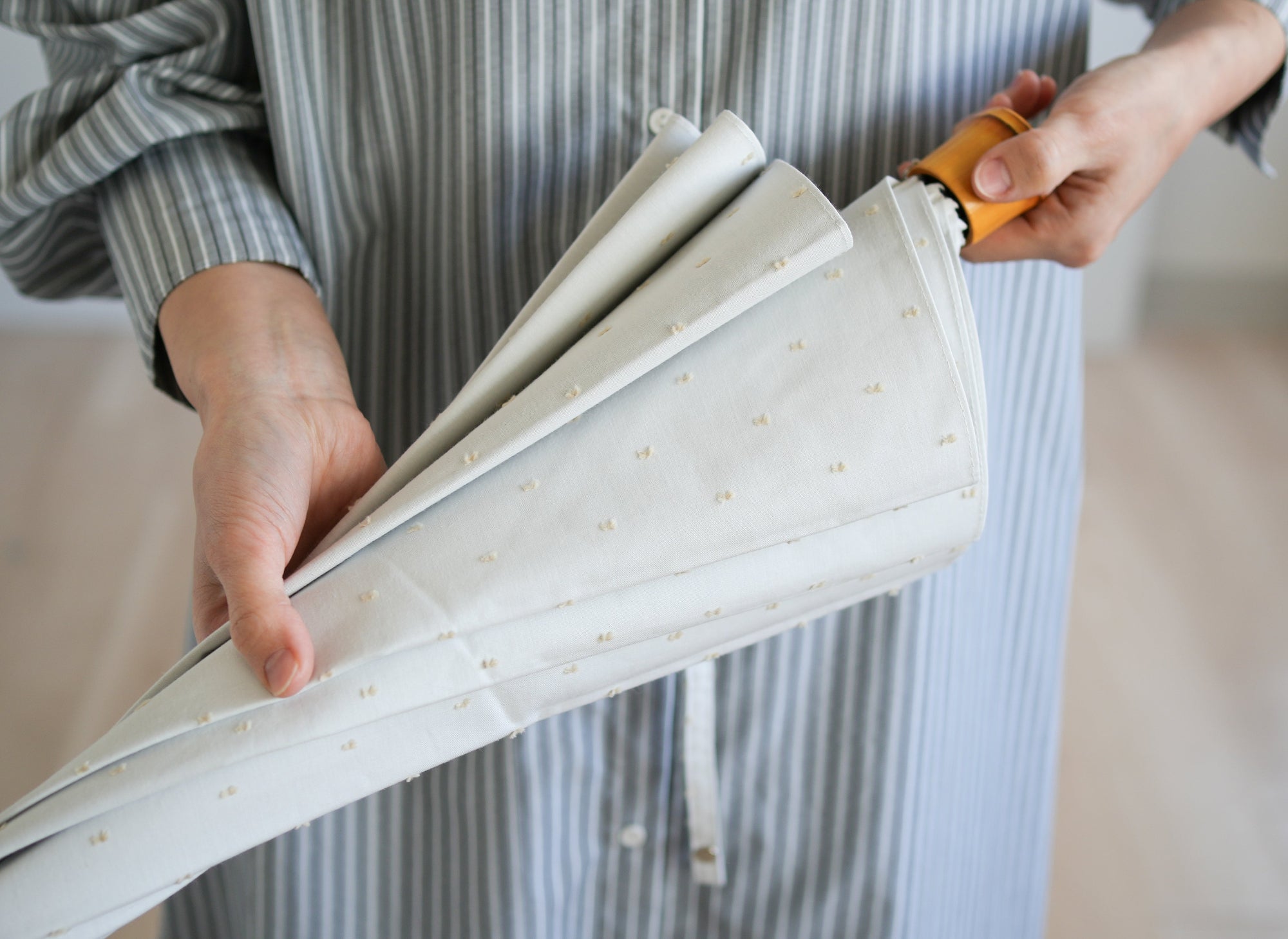 折りたたみ傘 レディース 晴雨兼用傘　遮光率100％、UVカット率99.9％以上、遮熱率50％以上×天然素材の一級遮光傘