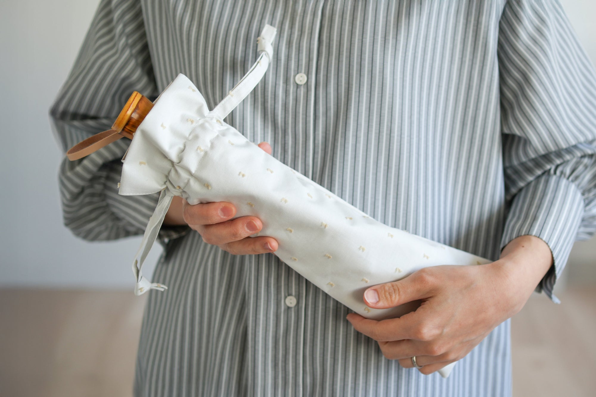 折りたたみ傘 レディース 晴雨兼用傘　長傘用と折りたたみ傘用で2通り使える2WAY仕様