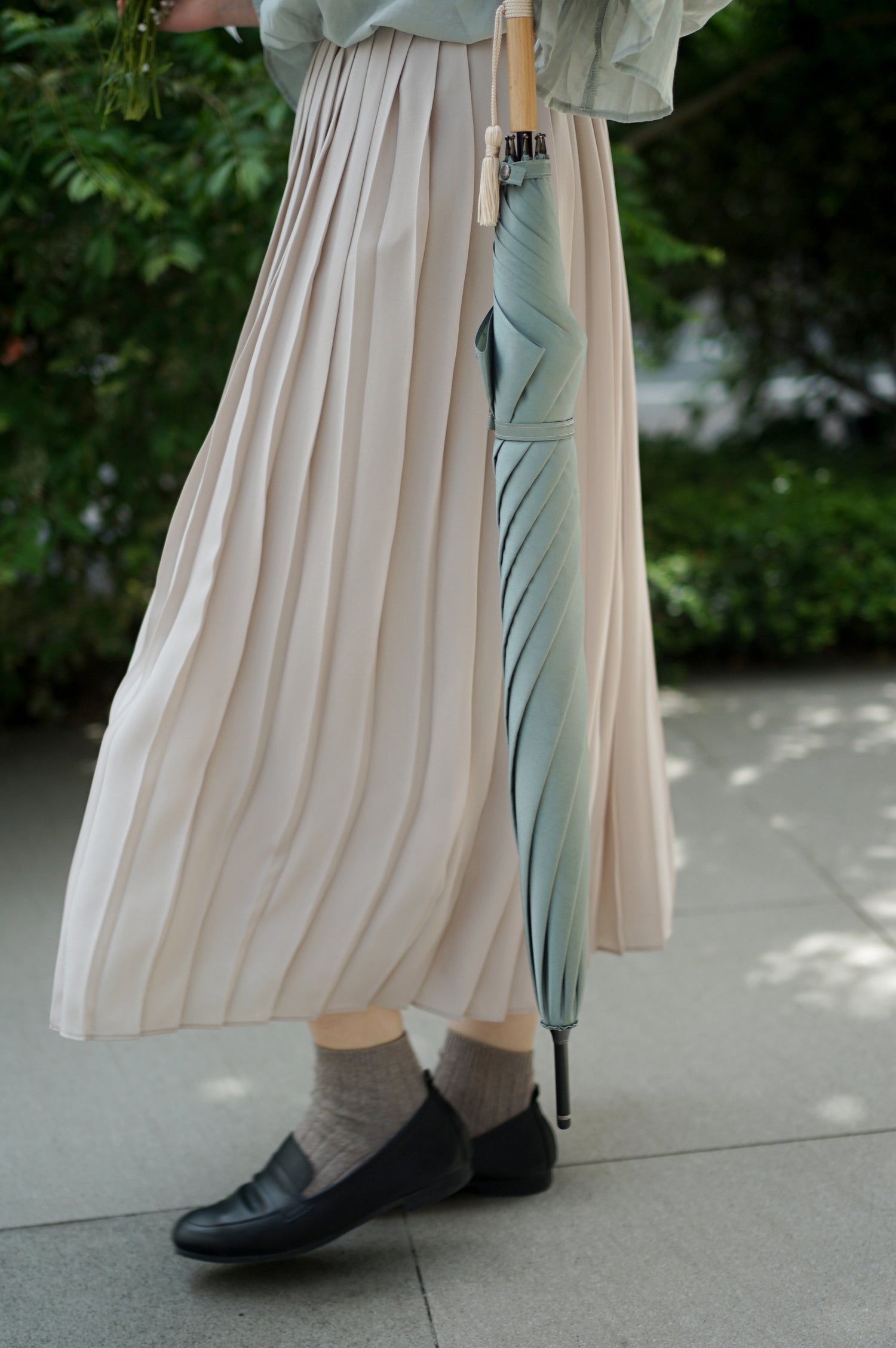 長傘 レディース 雨傘 捺染した仮糸と無地の糸を合わせて 二重に織り上げる「裏ほぐし織」