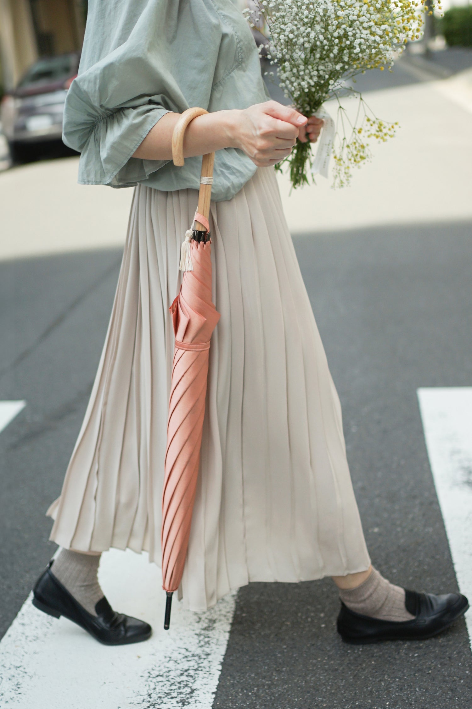 長傘 レディース 雨傘 捺染した仮糸と無地の糸を合わせて 二重に織り上げる「裏ほぐし織」