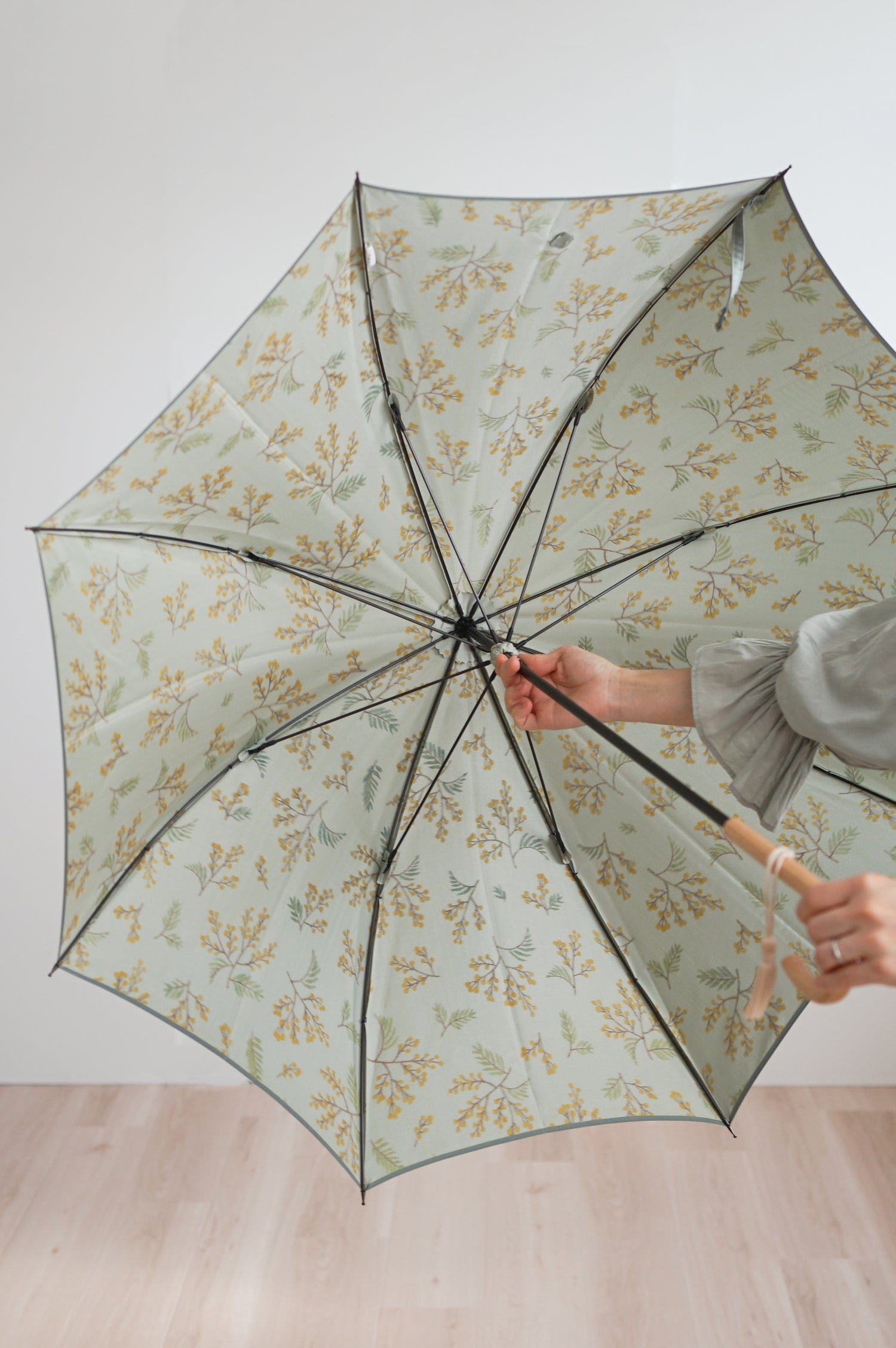 長傘 レディース 雨傘 捺染した仮糸と無地の糸を合わせて 二重に織り上げる「裏ほぐし織」