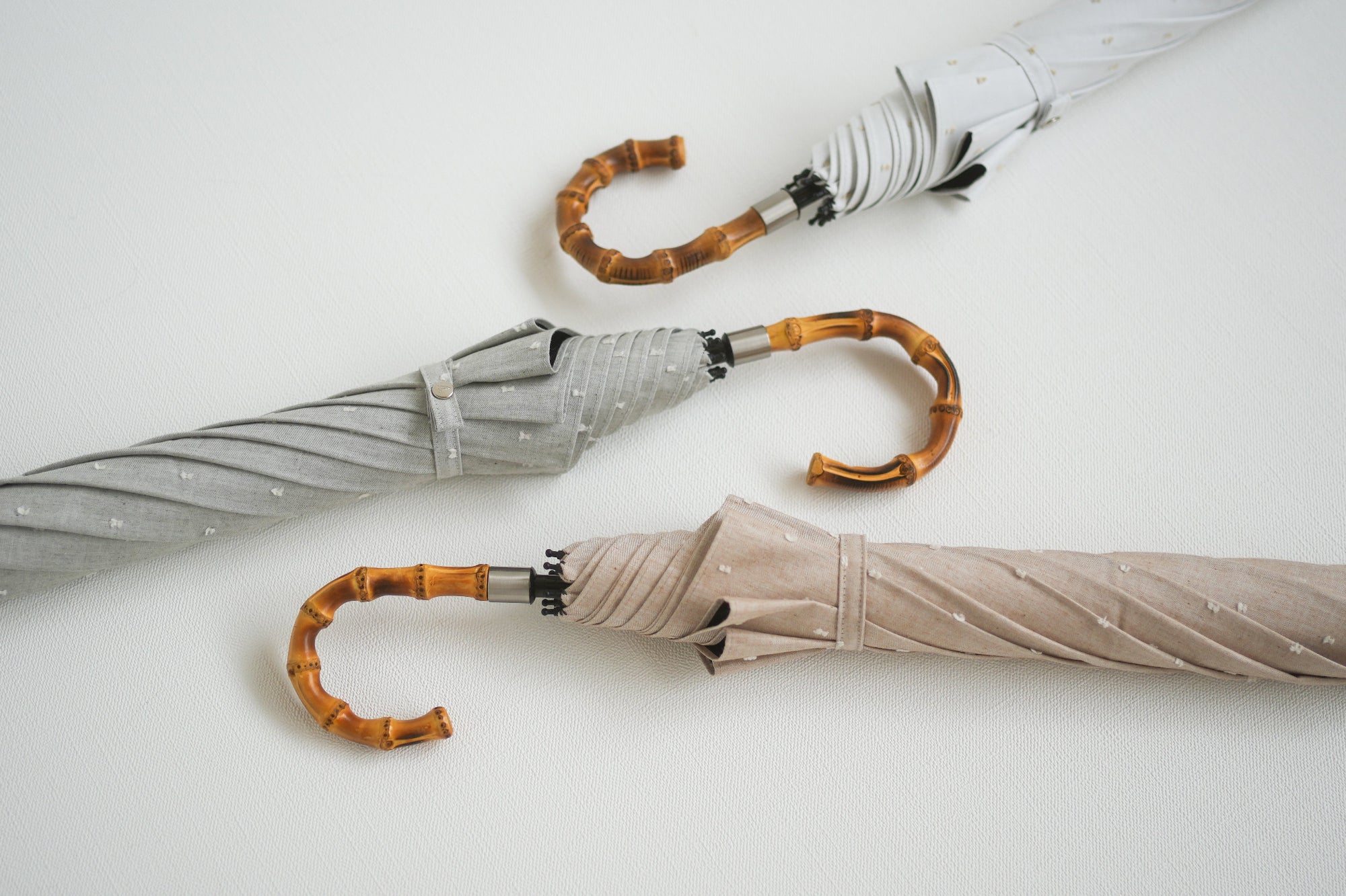 折りたたみ傘 レディース 晴雨兼用傘　軽量ですべりにくい、2種類の竹のハンドル