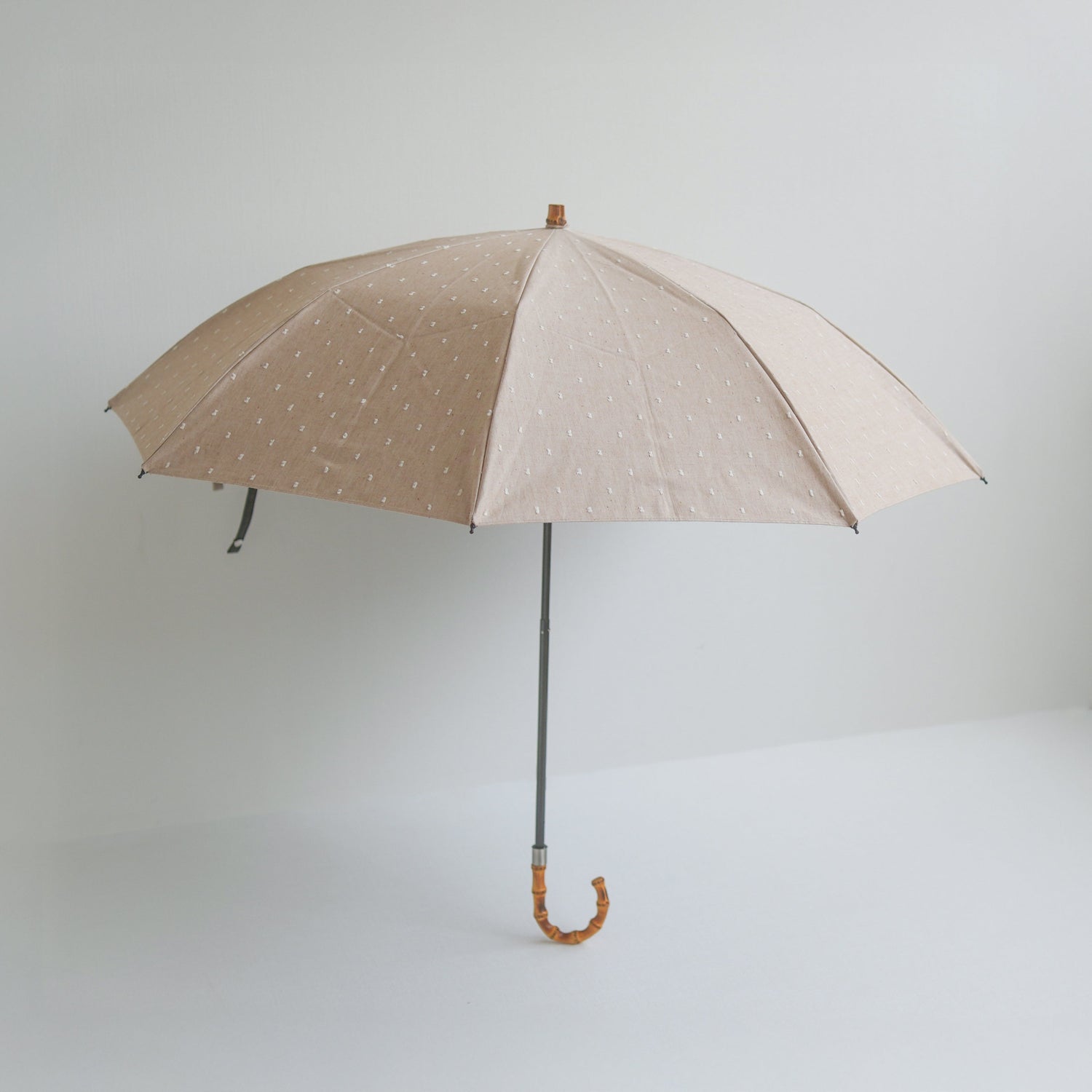 折りたたみ傘 レディース 晴雨兼用傘 遮光・遮熱 2段折り 小宮商店　Fringe Dot Shade　ベージュ(竹まがりタイプ)