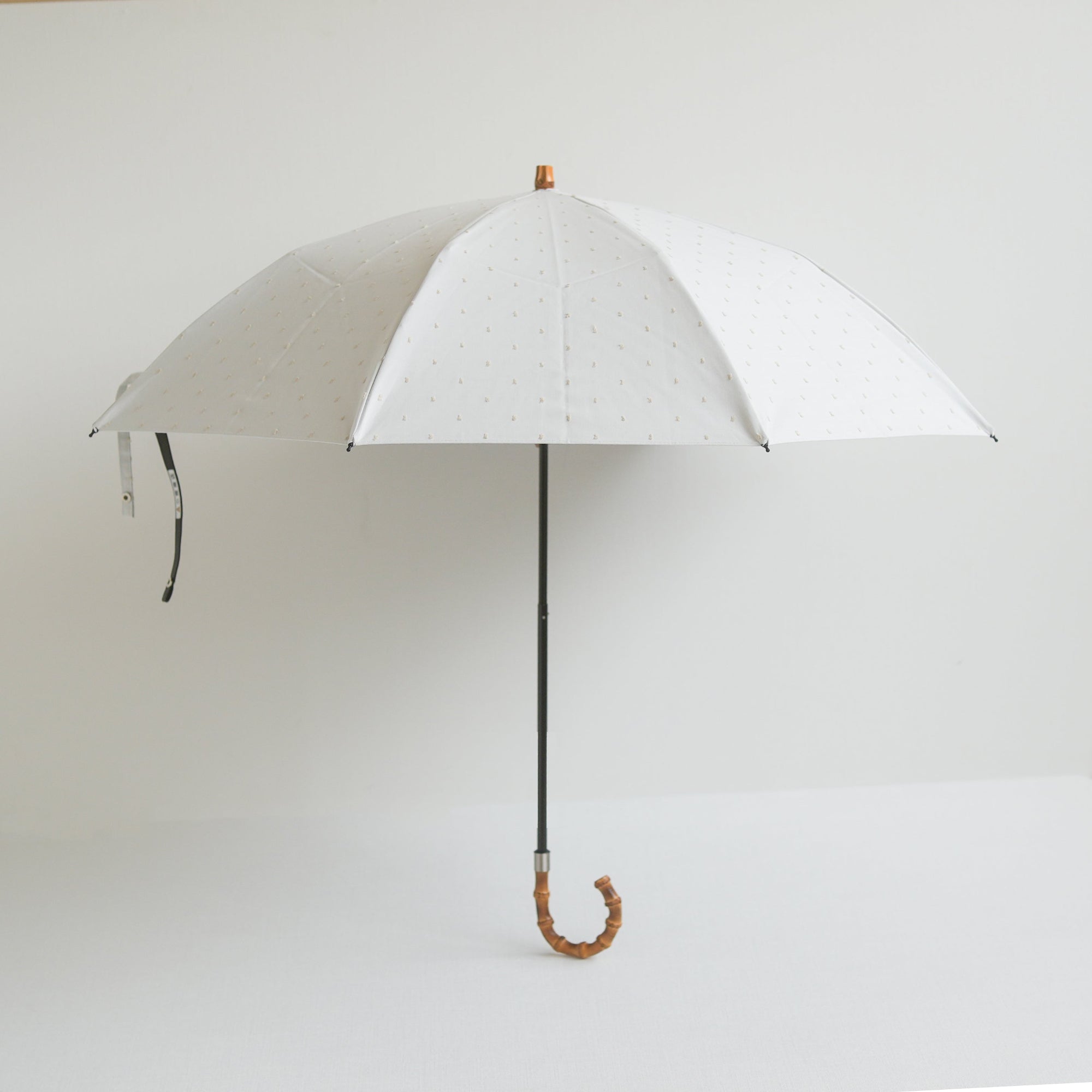 折りたたみ傘 レディース 晴雨兼用傘 遮光・遮熱 2段折り 小宮商店　Fringe Dot Shade　オフホワイト(竹まがりタイプ)