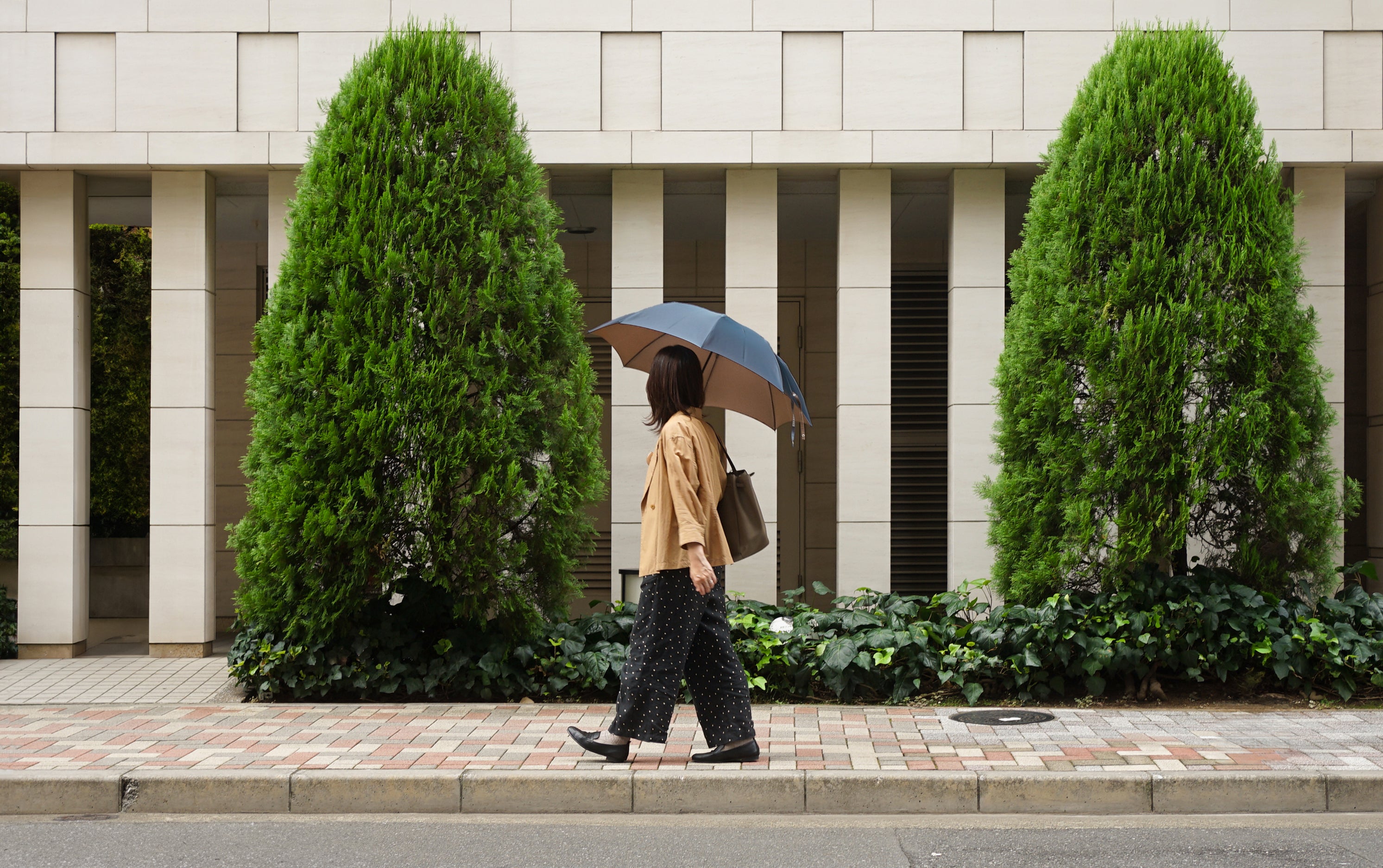 折りたたみ傘 レディース 雨傘 コーディネートしやすい2色のニュアンスカラー