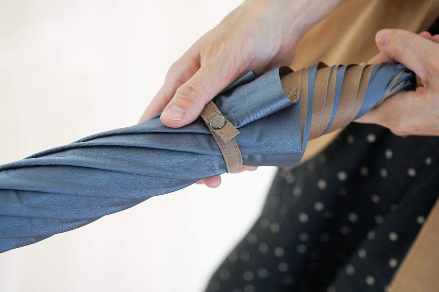 折りたたみ傘 レディース 雨傘 コーディネートしやすい2色のニュアンスカラー