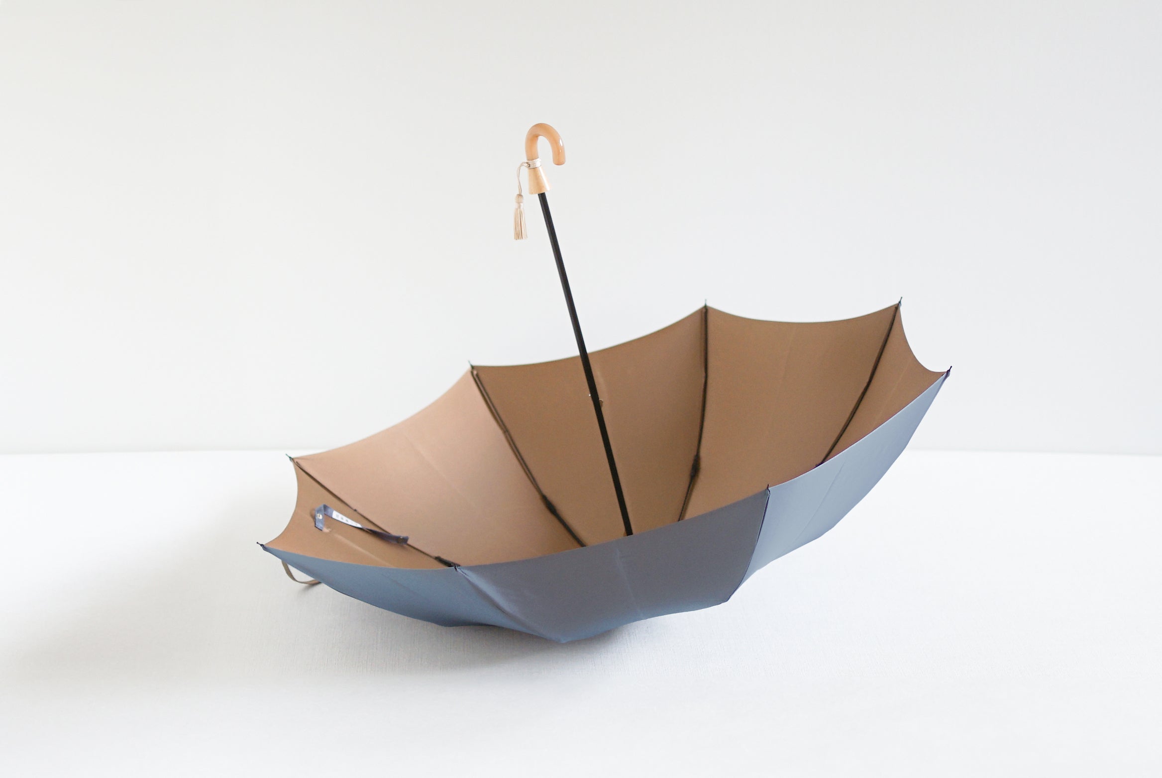 折りたたみ傘 レディース 雨傘 コーディネートしやすい2色のニュアンスカラー